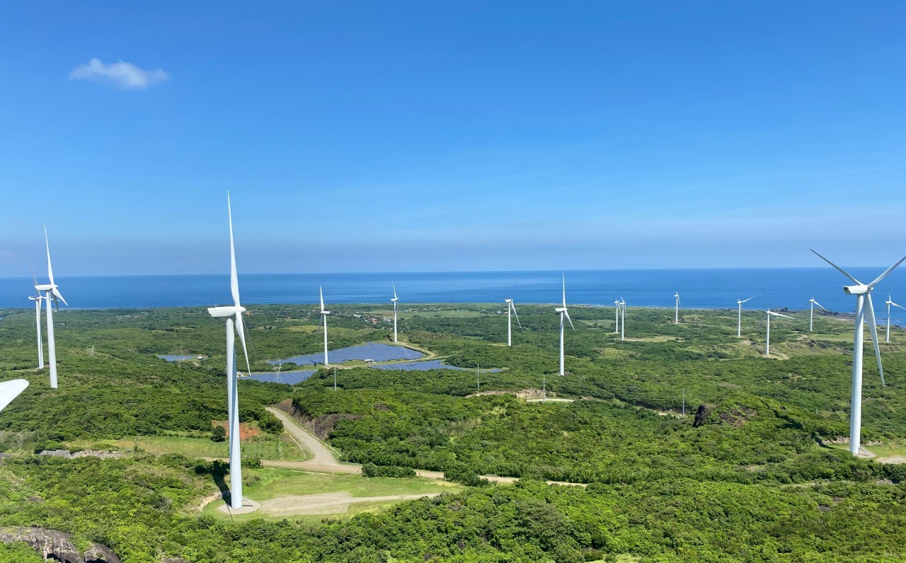 Mowilex mendukung beberapa proyek energi terbarukan seperti Burgos Wind Project di Filipina pada sertifikasi Netral Karbonnya yang ke-4.