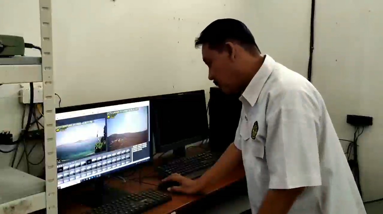 Status gunung api di Selat Sunda saat ini masih berstatus siaga atau level III. 