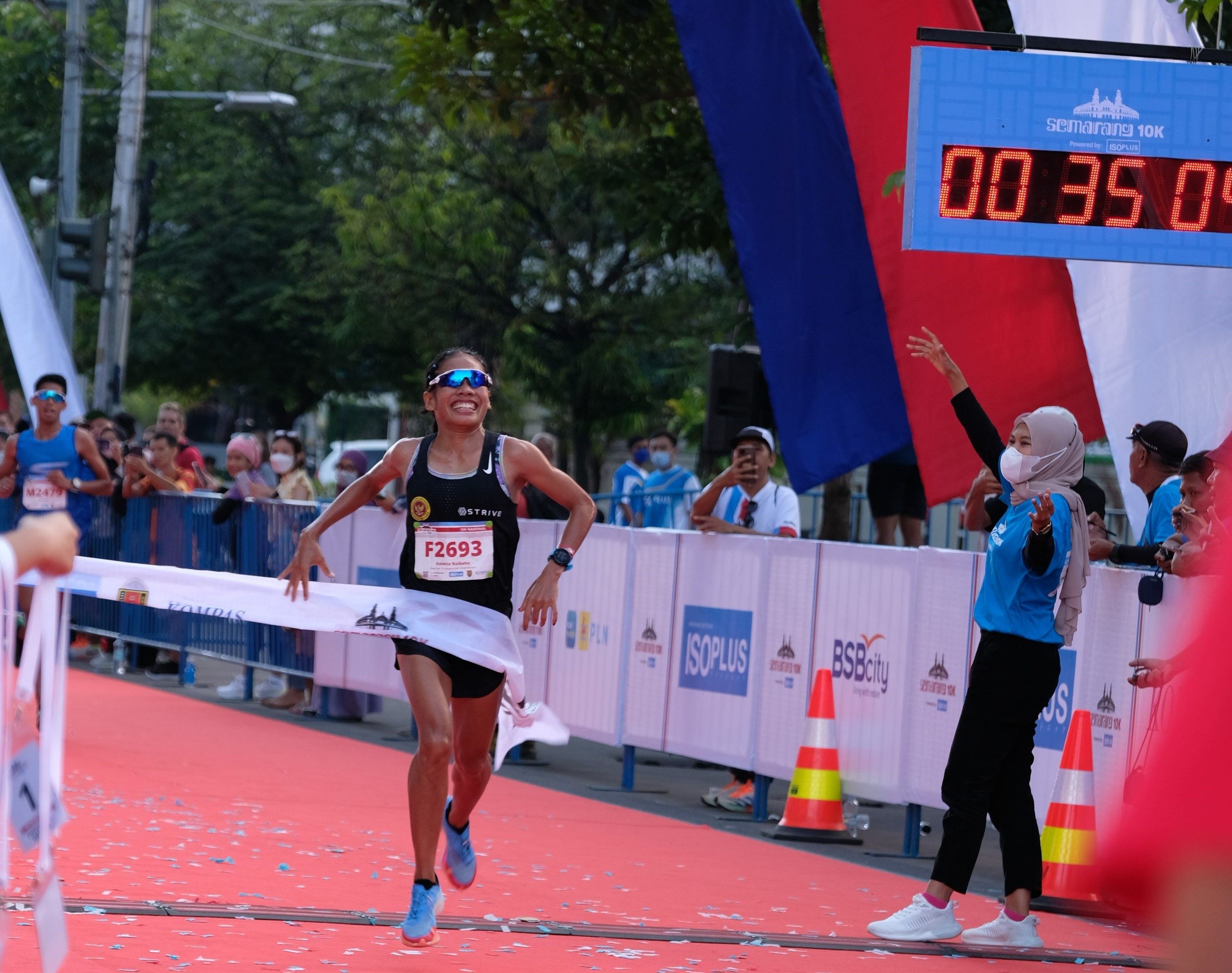 Pelari Odekta Elvina Naibaho kembali menjuarai lomba maraton  Semarang 10K, Minggu (18/12/2022).