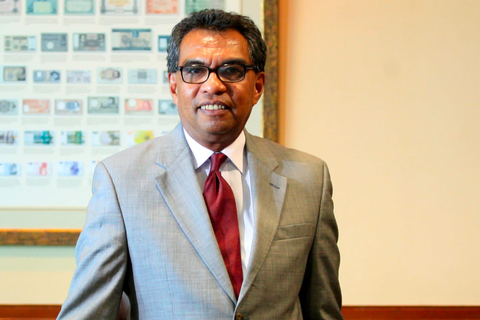  OY! Indonesia resmi menunjuk Ronald Waas, Deputi Gubernur BI periode 2011-2016, sebagai dewan komisaris yang baru sejak November 2022.  