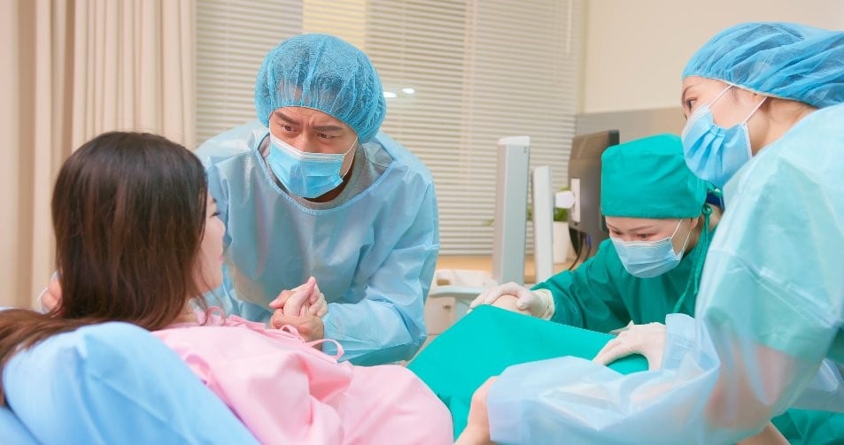 Ilustrasi melahirkan