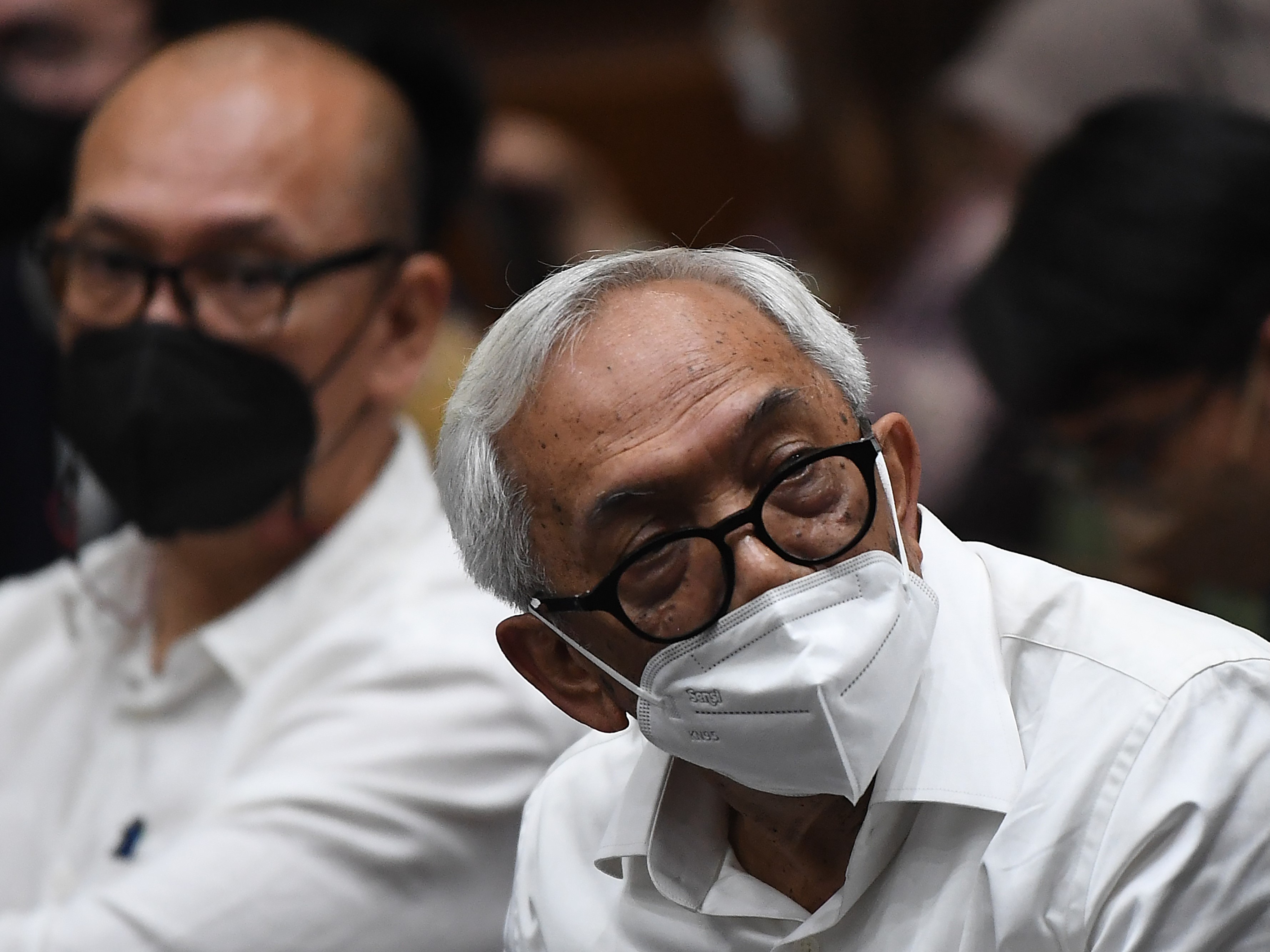 Komisaris PT Wilmar Nabati Indonesia Master Palulian Tumanggor (kanan) dan GM Bagian General Affair PT Musim Mas Pierre Togar Sitanggang.