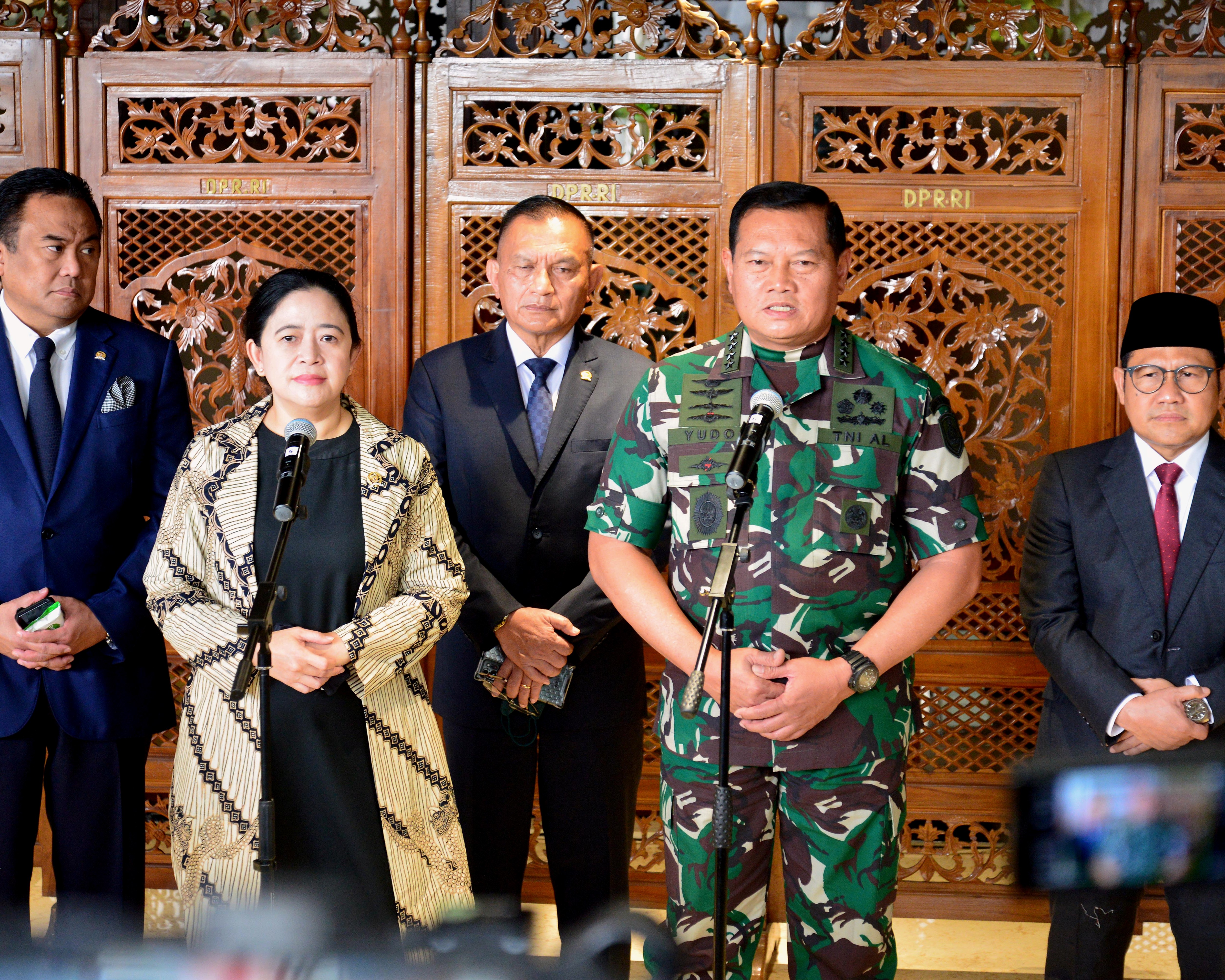 Laksamana TNI Yudo Margono bersama jajaran pimpinan DPR RI.