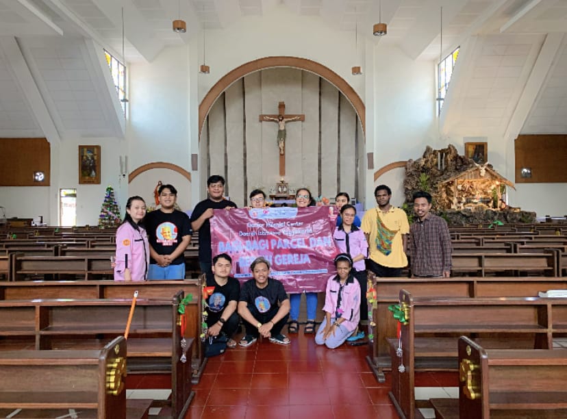 Relawan GMC DIY gelar bakti sosiak di Gereja Santo Yohanes Rasul Pringwulung, Condongcatur, Kab.Sleman, Selasa (27/12/2022)