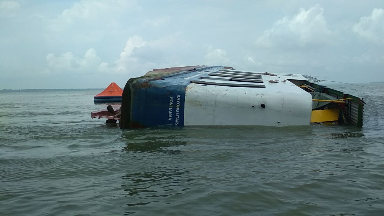 Ilustrasi: kapal karam di di perairan Sumatra Selatan.