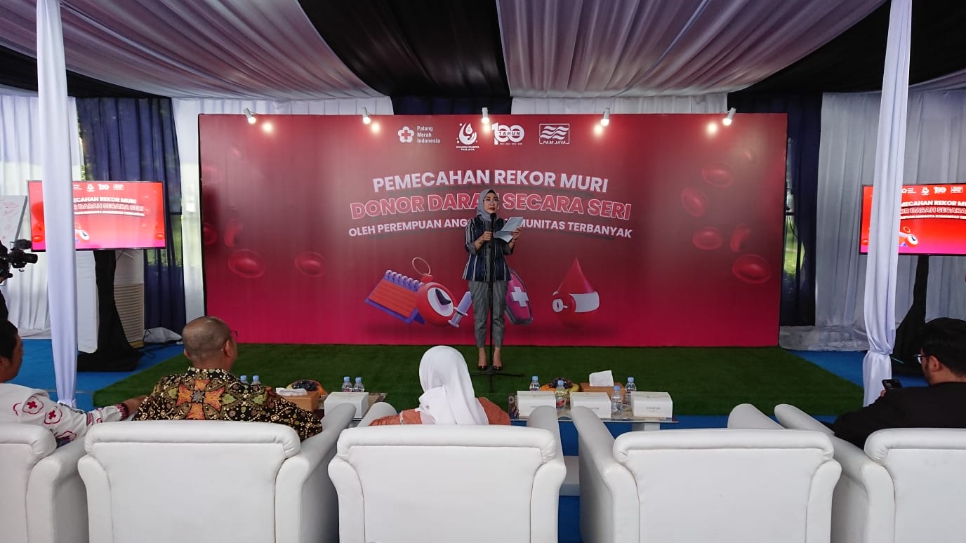 Dharma Wanita PAM JAYA berhasil memecahkan rekor Museum Rekor Indonesia (MURI) atas “Donor Darah Secara Seri oleh Perempuan Anggota Komunita