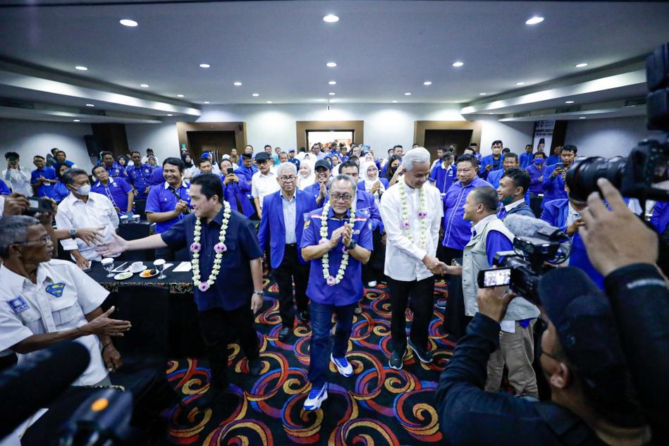 Menteri BUMN Erick Thohir, Ketua Umum PAN Zulkifli Hasan dan Gubernur Jateng Ganjar Pranowo  memasuki ruangan rakor DPW PAN Jateng, Jumat