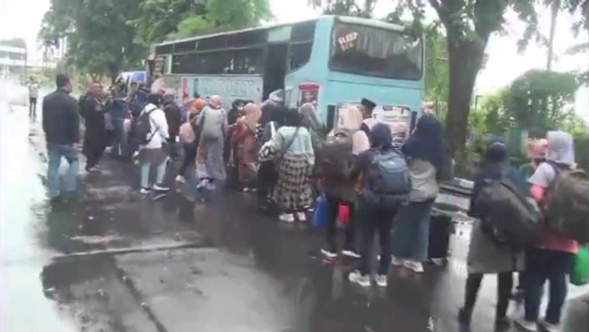 Sebanyak 87 PMI ilegal gagal diselundupkan ke Arab Saudi dari Bandara Juanda, Sidoarjo, Jawa Timur, Sabtu (28/1).