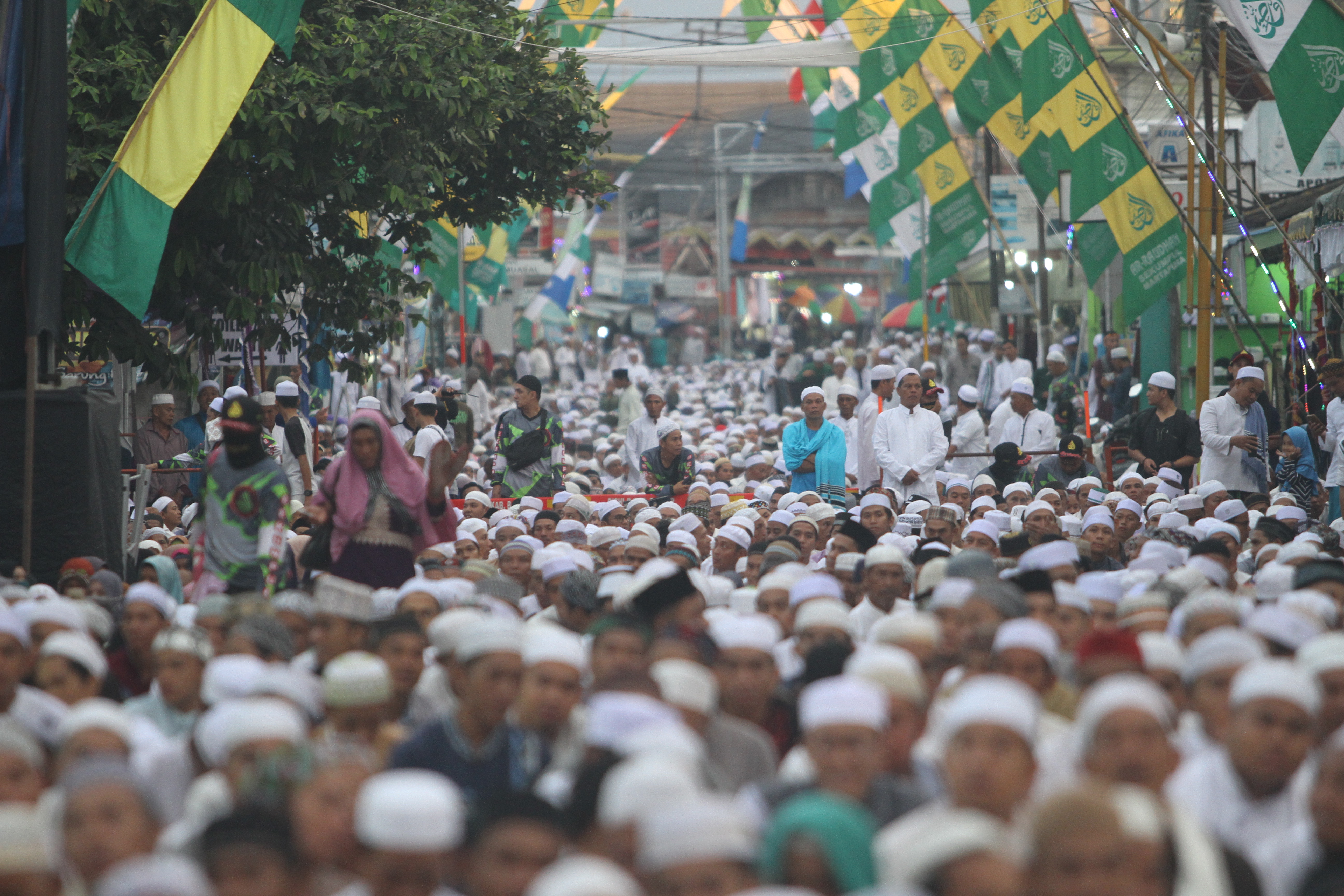 Suasana kegiatan Haul Guru Sekumpul di Martapura, Kalimantan Selatan.