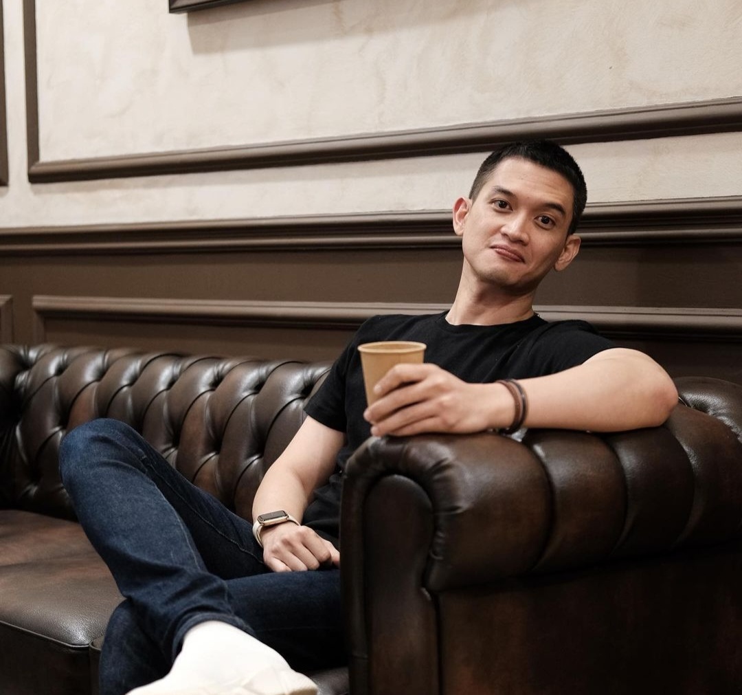 Potret selebritas Rezky Adhitya.