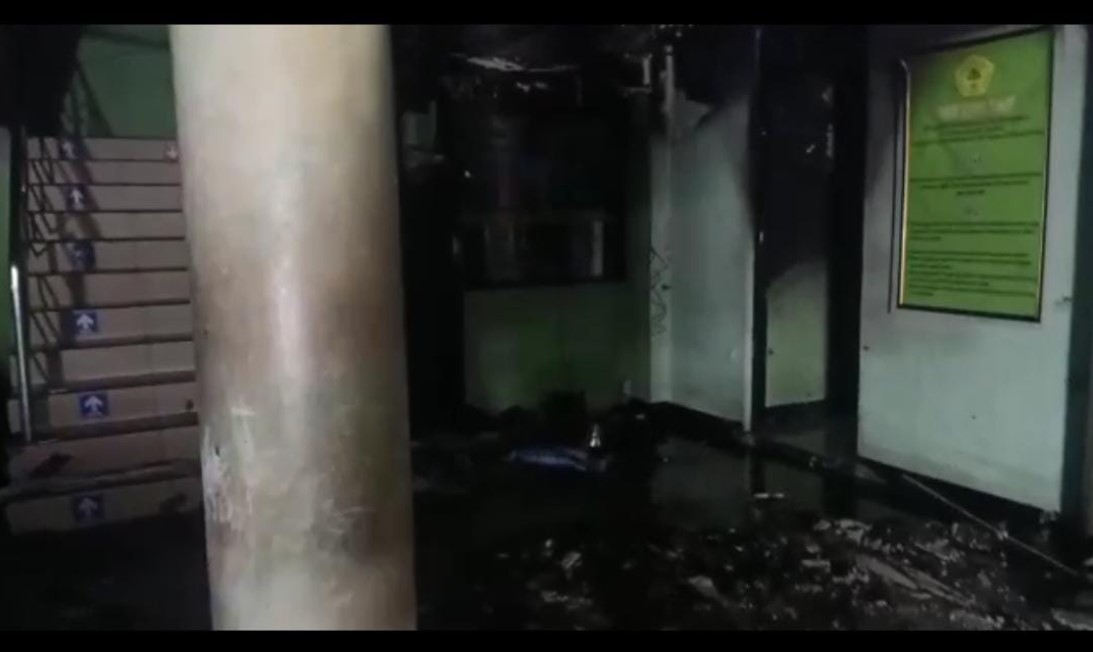 Gedung Arsip Kampus STKIP Terbakar, 11 Unit Damkar Dikerahkan