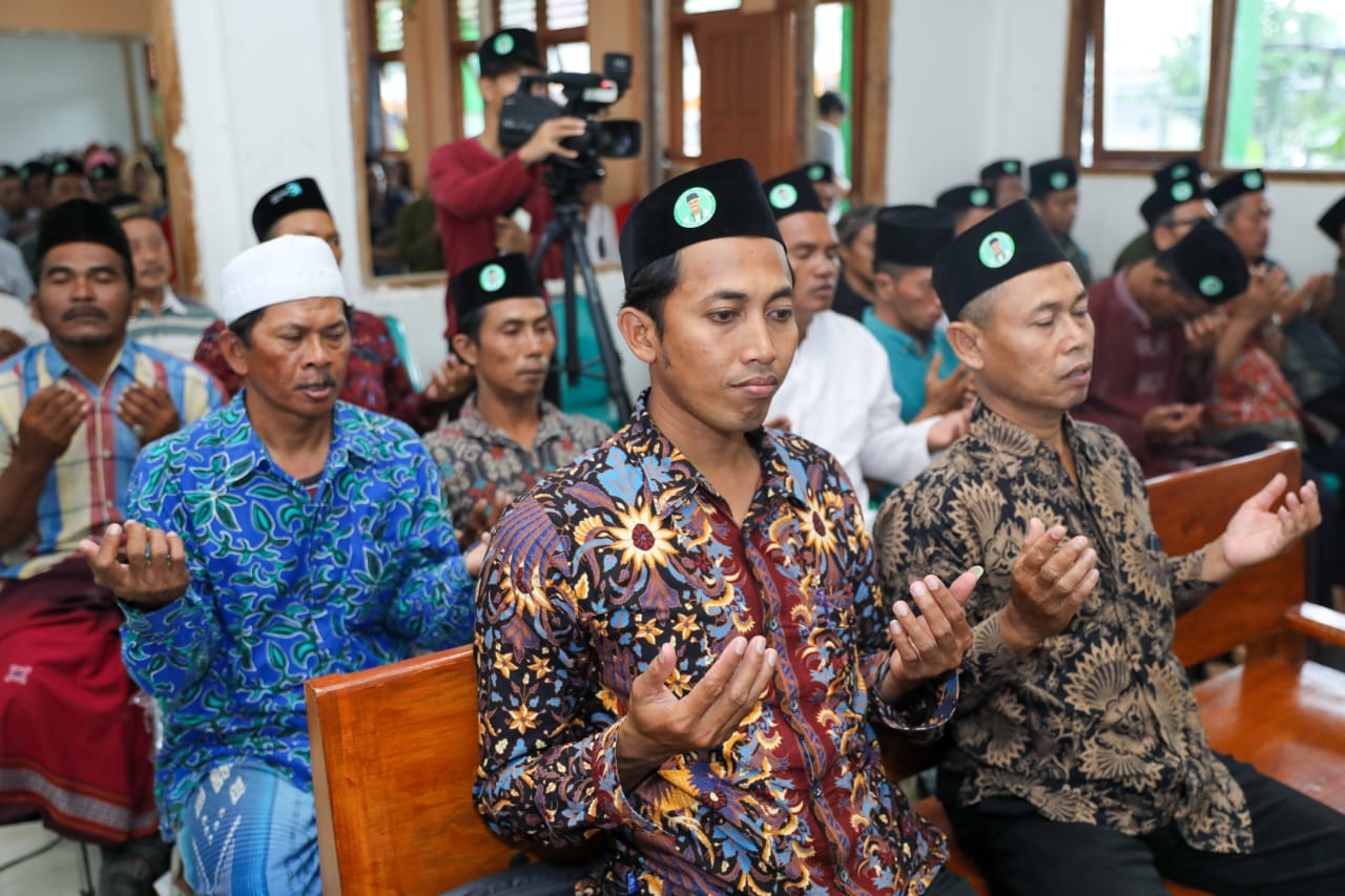 Komunitas kiai muda Jatim menggelar doa bersama sembari memberikan bantuan ke Yayasan Pondok Pesantren Asy Syafi'iyyah Kabupaten Lamongan