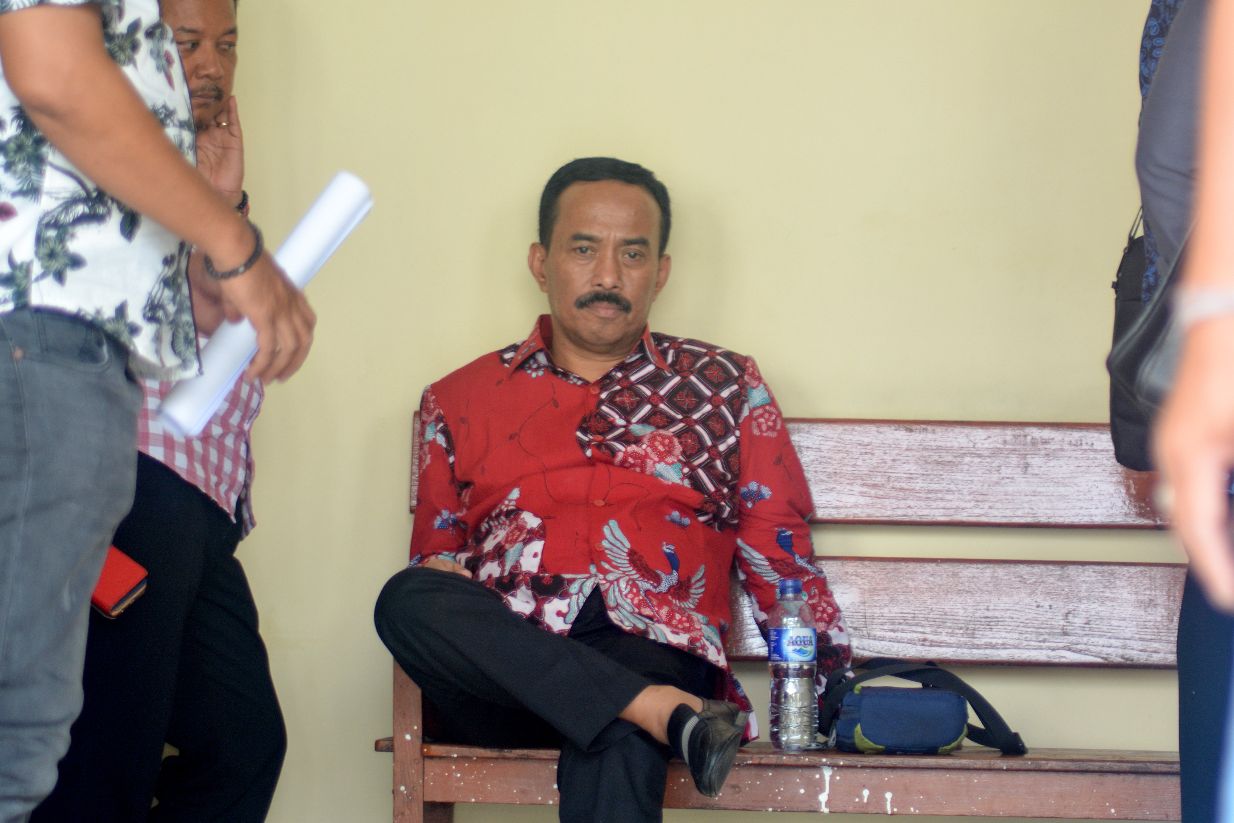 Mantan Wali Kota Blitar Muhammad Samanhudi Anwar seusai menjalani sidang dakwaan di PengadilanTipikor Juanda, Sidoarjo, 2018 lalu.