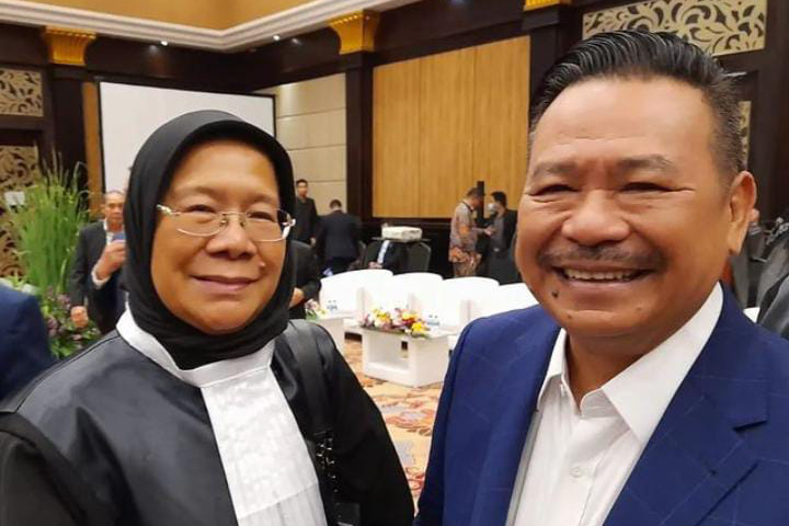 Tintin Surtini (kiri).