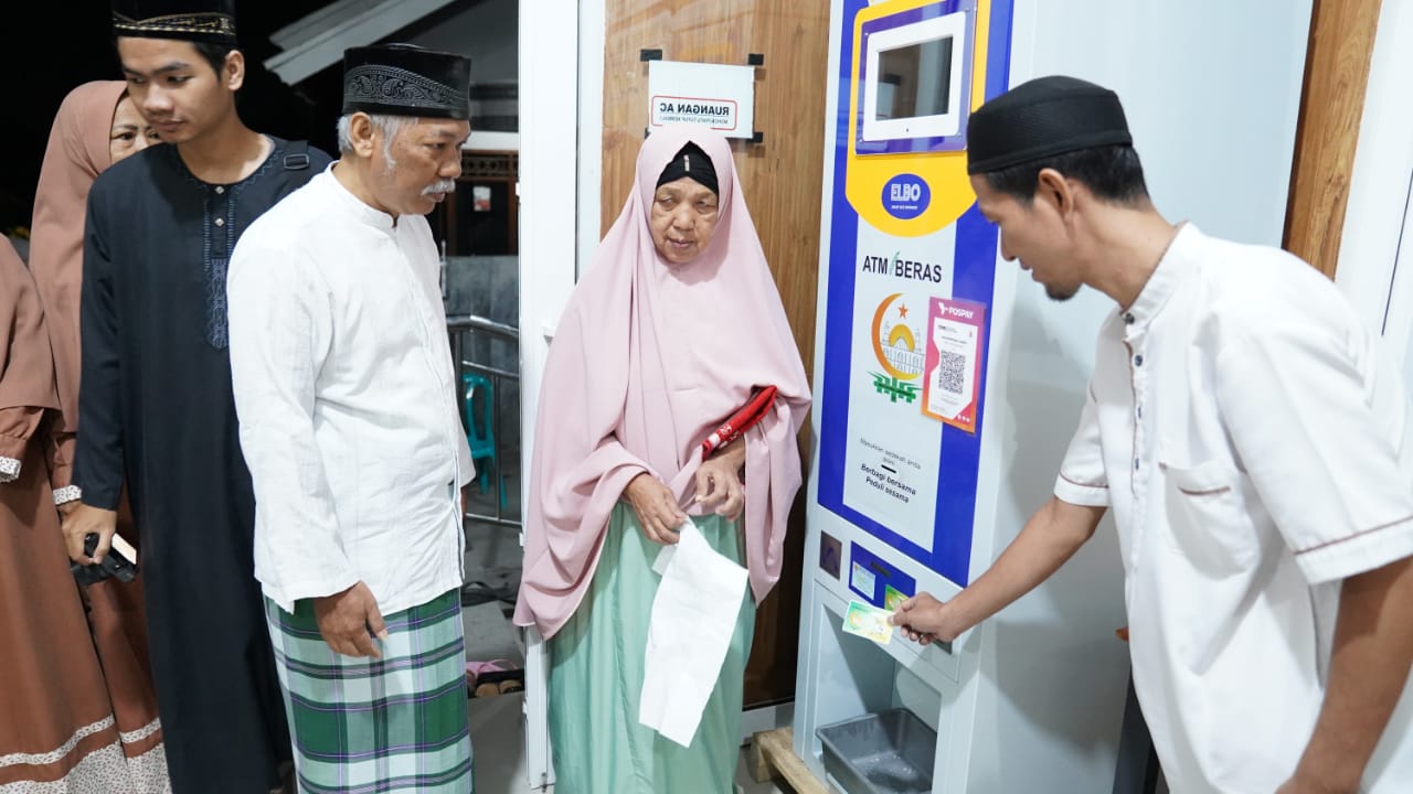 PT Pos Indonesia memberikan bantuan untuk operasional ATM Beras di  Masjid Miftahul Jannah Jagabaya II Kecamatan Way Halim, Lampung, 