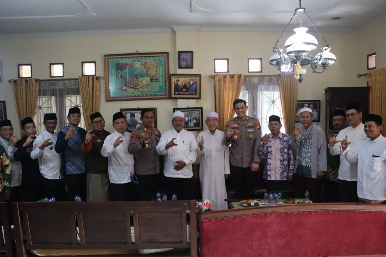 Kapolres Tangerang Selatan AKB Faisal Febrianto berkunjung dan silaturahim dengan para ulama se-Kota Tangsel, Banten, Rabu (18/1).