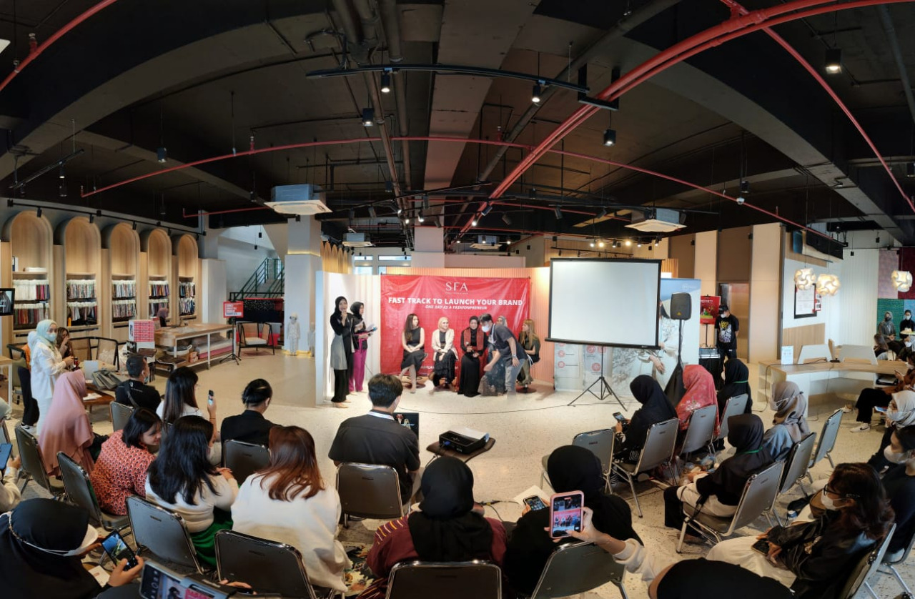  Sparks Fashion Academy (SFA) menggelar acara 'open house' dan 'gathering yang dilaksanakan secara offline bertempat di Jakarta Fashion Hub.
