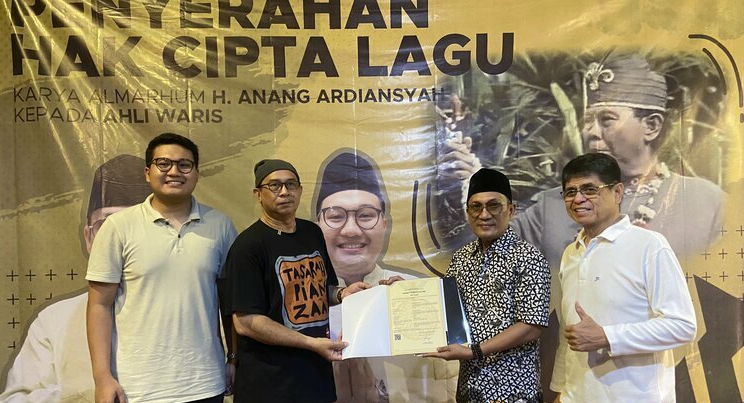 Penyerahan hak cipta Paris Barantai kepada ahli waris