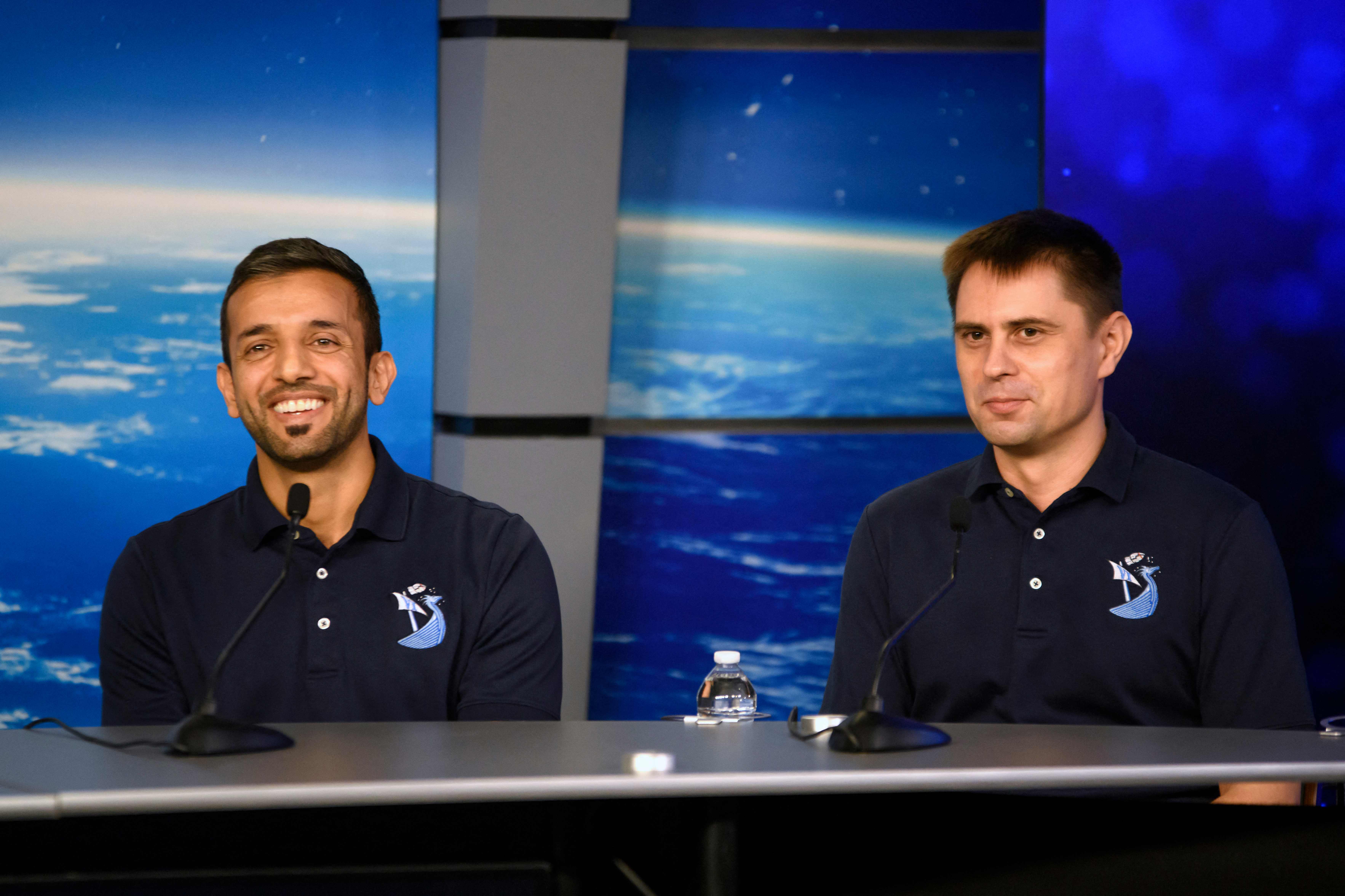 Astronaut UEA Sultan Al-Neyadi (kiri)