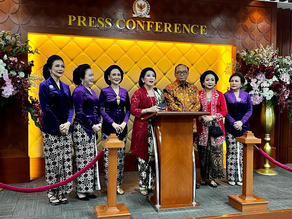 Konferensi pers pengukuhan pengurus Kebaya Foundation DKI Jakarta di Jakarta, Kamis (19/1).