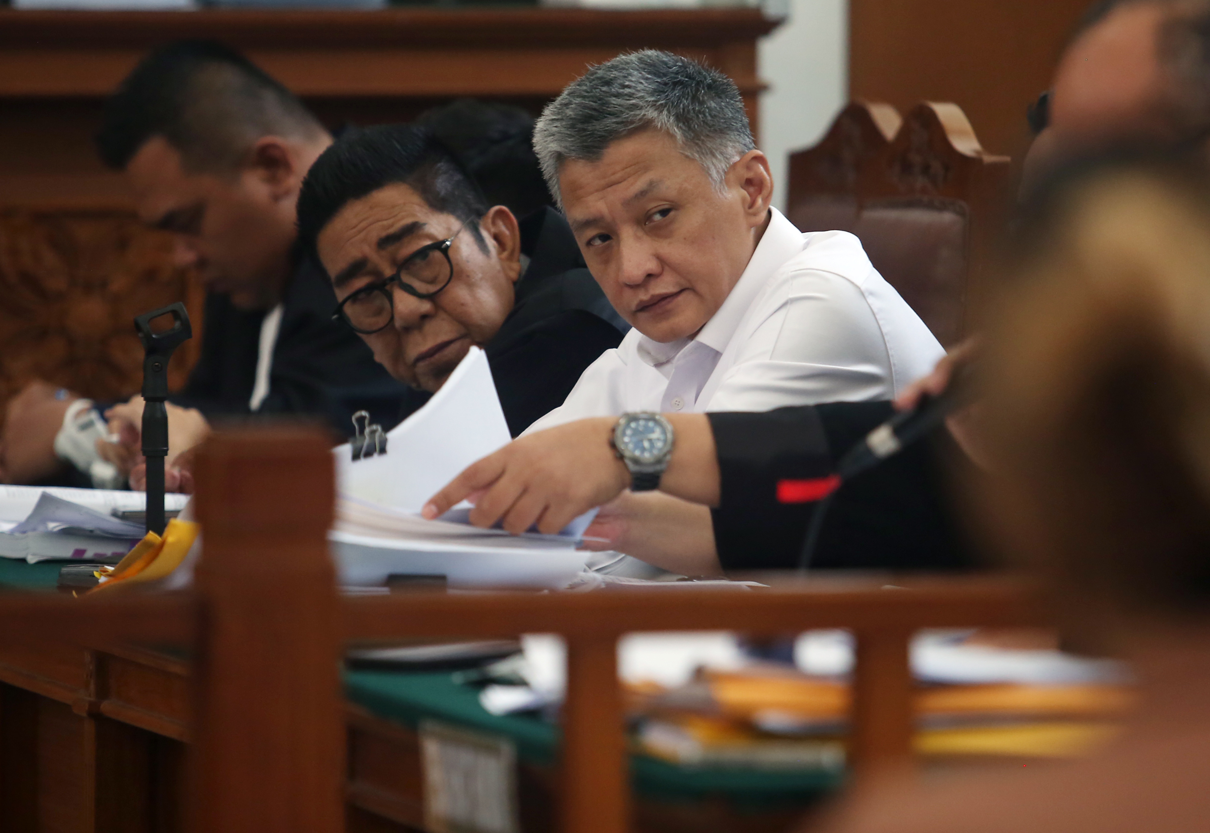 Terdakwa kasus obstruction of justice pembunuhan berencana terhadap Brigadir, Hendra Kurniawan (baju putih) 