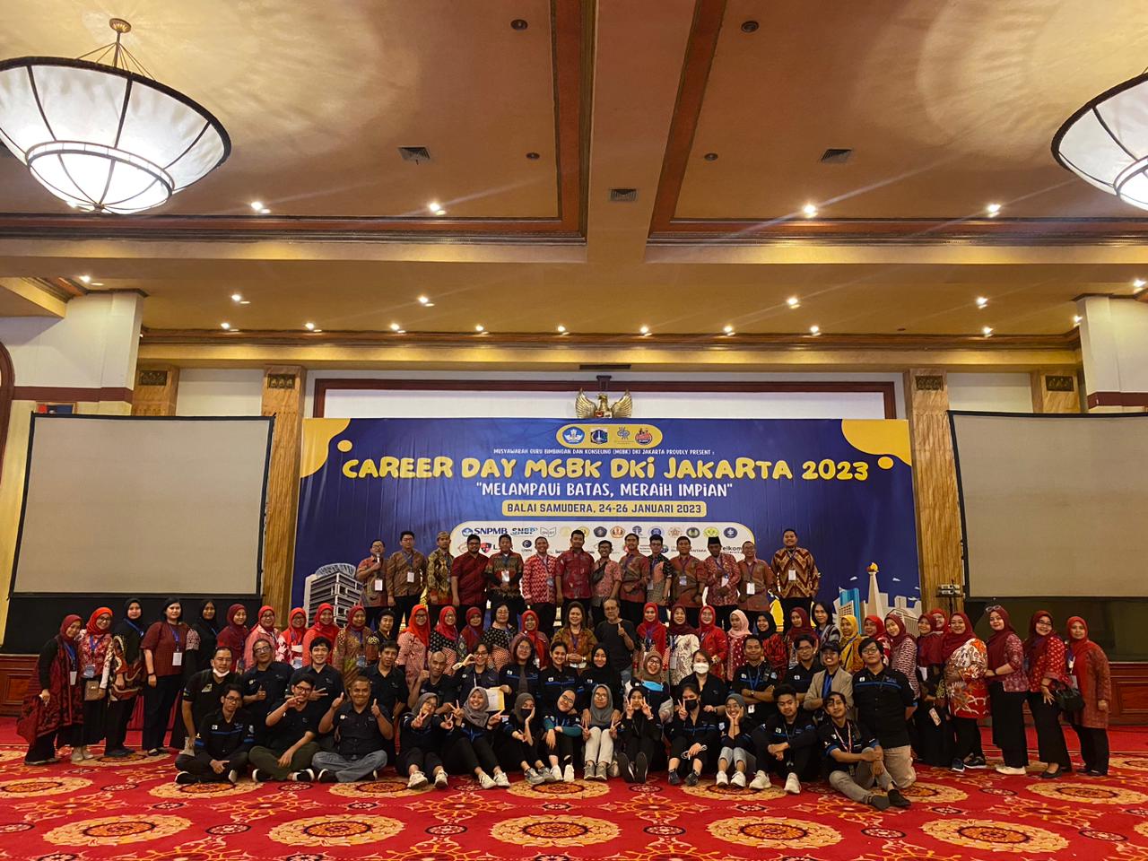 Para guru BK, Ketua MGBK, Ester Damanik, panitia, dan juga pendukung utama , jajaran dosen dan mahasiswa ATVI.