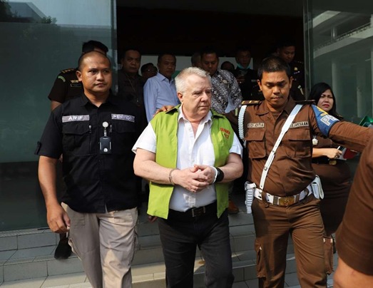 Penahanan tersangka kasus satelit kemhan oleh Kejaksaan Agung.