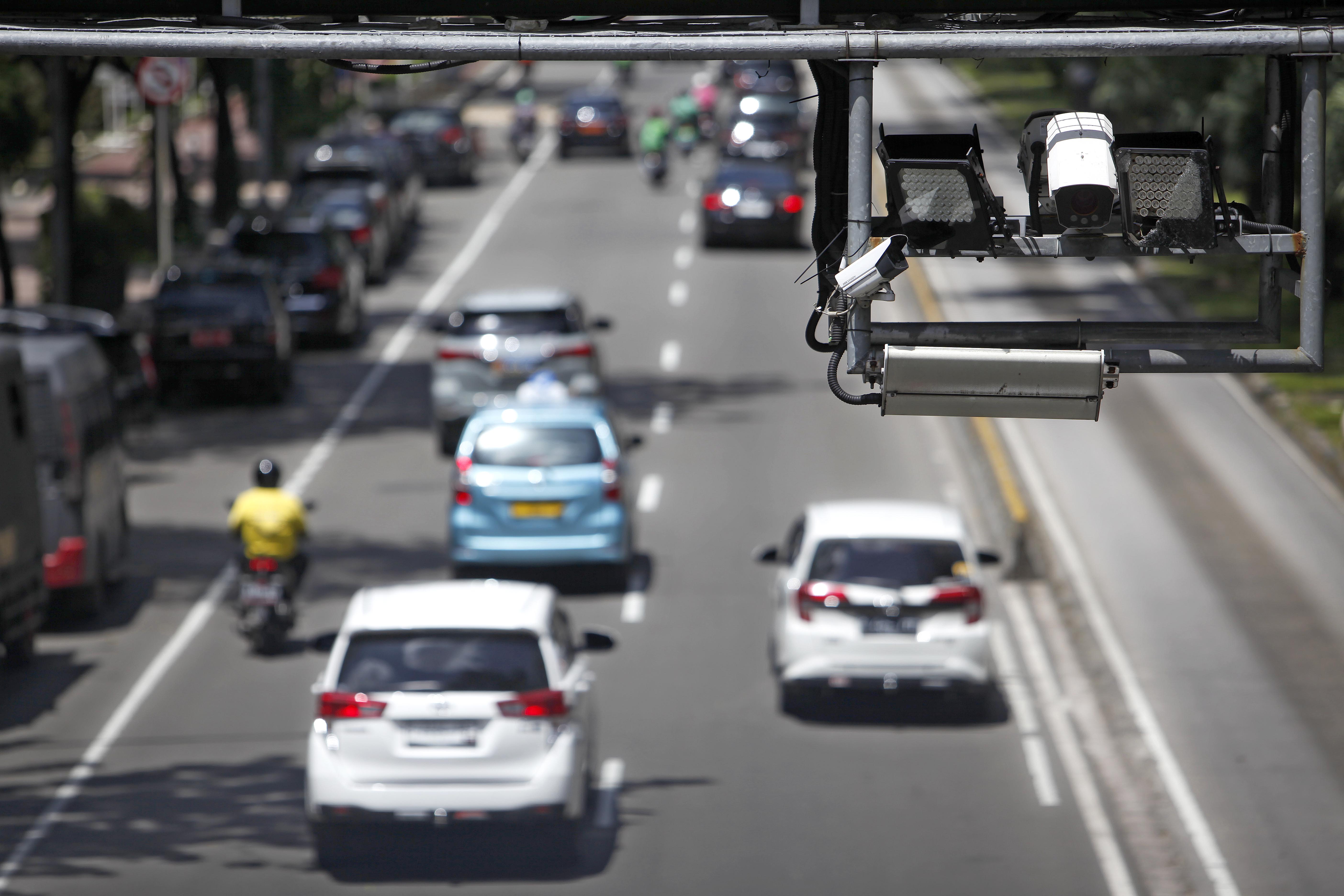 Perangkat kamera Electronic Road Pricing (ERP) terpasang di kawasan Medan Merdeka Barat, Jakarta.