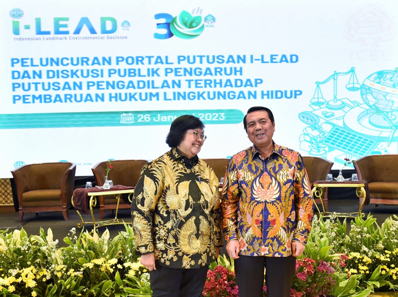 Menteri LHK Siti Nurbaya bersama Ketua MA Syarifudin.