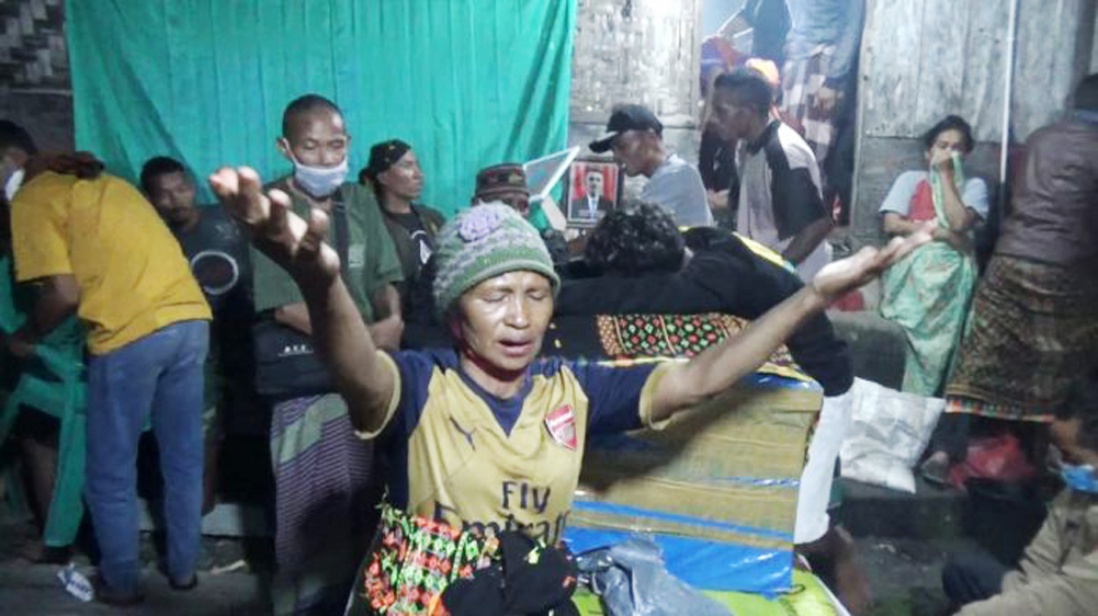 Ilustrasi.  Suasana duka menyambut kedatangan jenazah Yohanes Rangkas di Desa Bangka Ajang, Kecamatan Rahong Utara, Kabupaten Manggarai, NTT