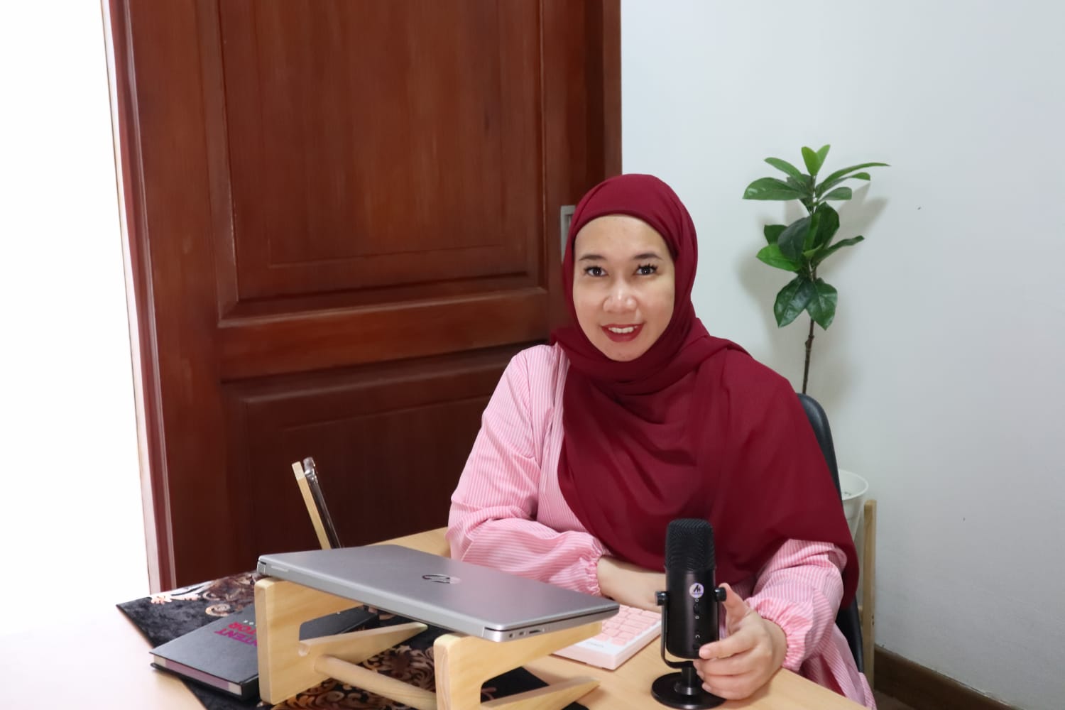 Pengusaha dan penulis, Cilya Marthalena