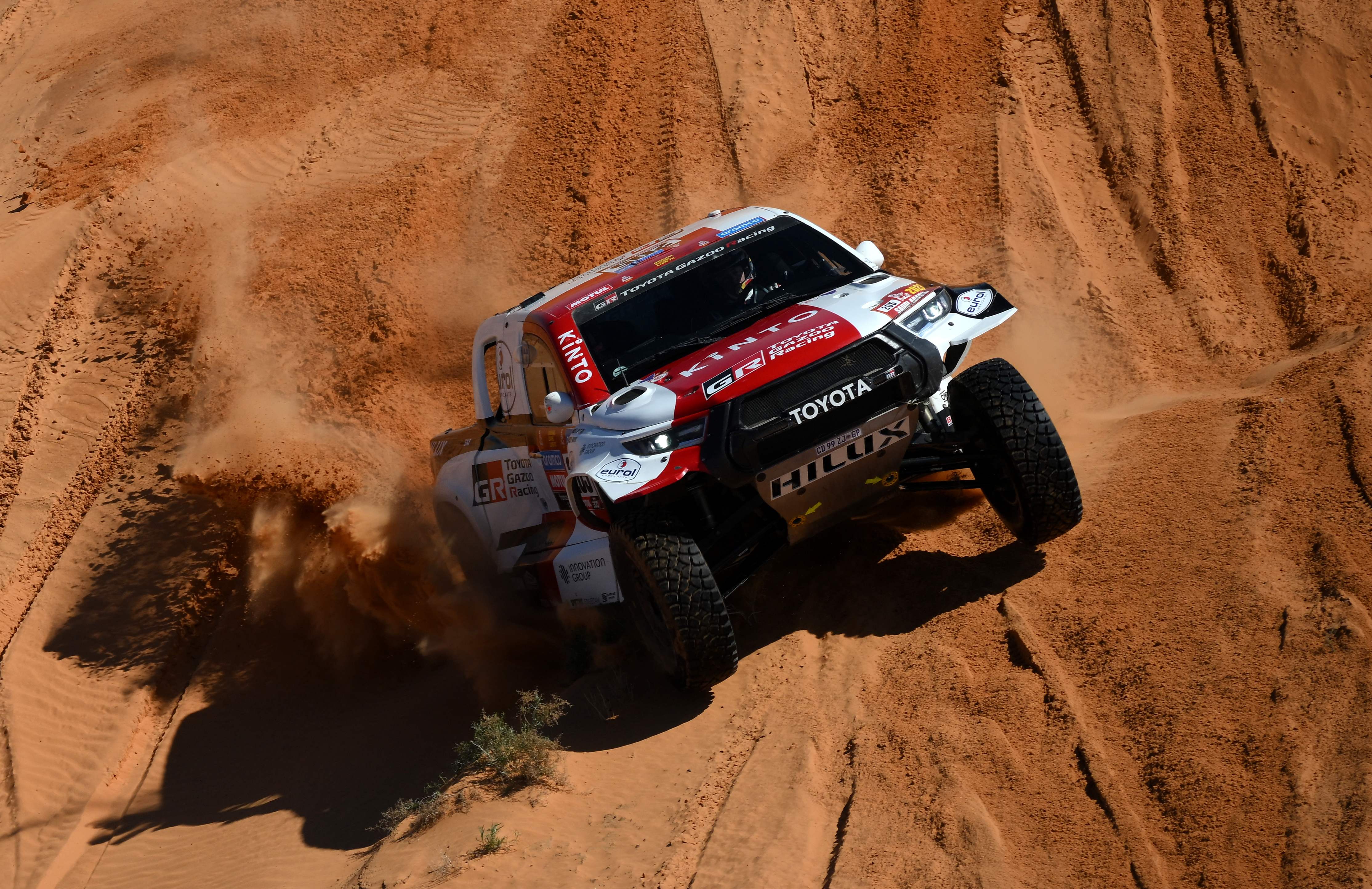 Pereli Toyota Giniel De Villiers dan co-driver Dennis Murphy dari Afrika Selatan menyelesaikan etape kelima Reli Dakar 2023, Kamis (5/1).