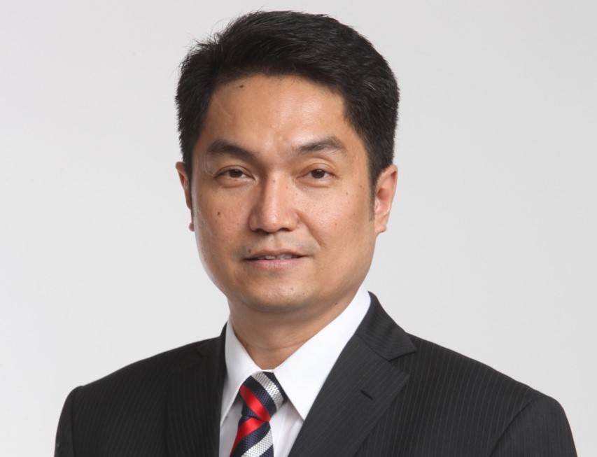 Roy Kosasih sebagai Presiden dan Direktur IBM Indonesia.