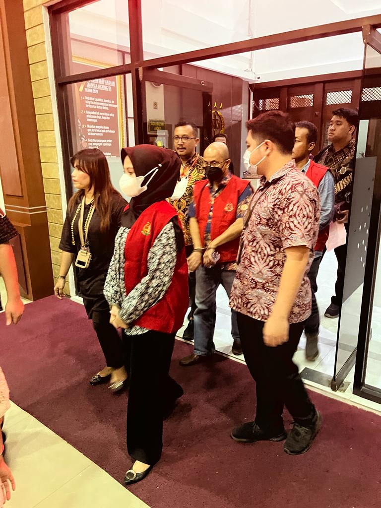 Penahanan tersangka kasus korupsi dana proyek PT PGAS Solution