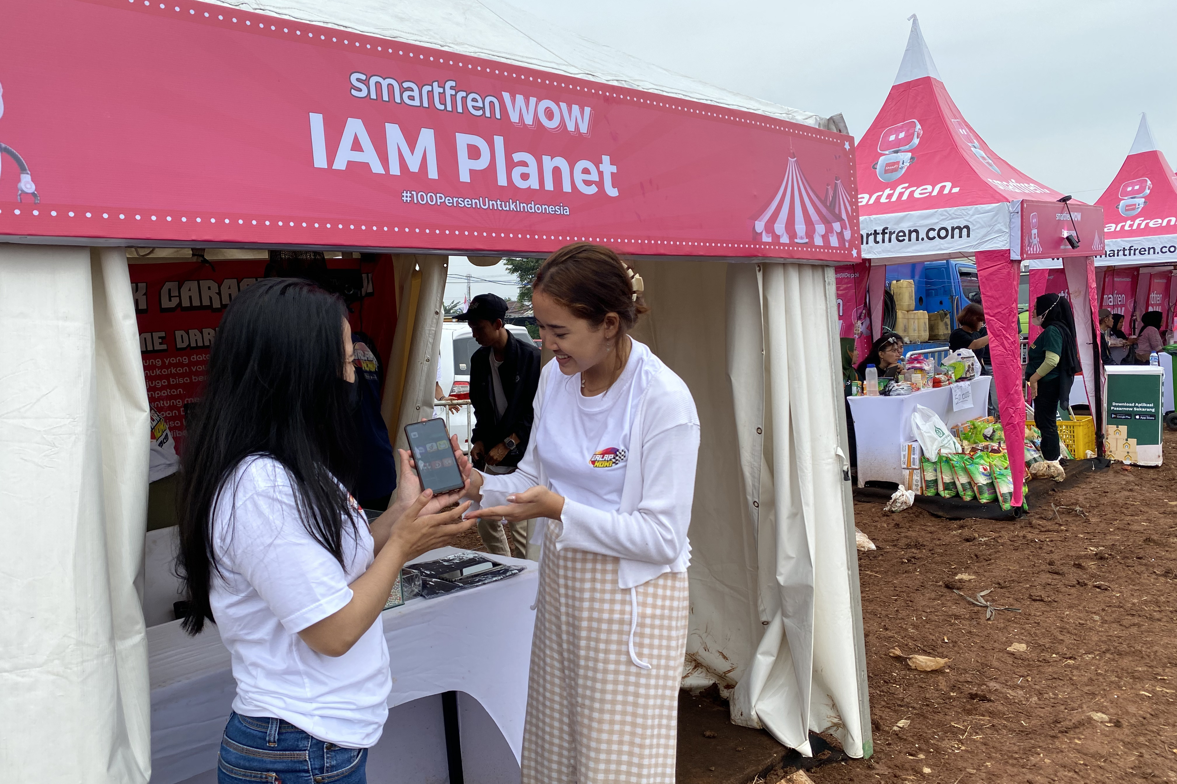 Salah satu booth di Festival UMKM Smartfren WOW 100% Depok pada Sabtu (28/1) di Depok, Jawa Barat.