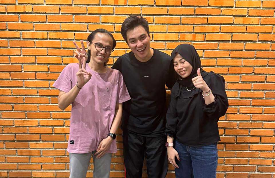 M Irpan Rifai atau akrab disapa Irvankede (kiri)