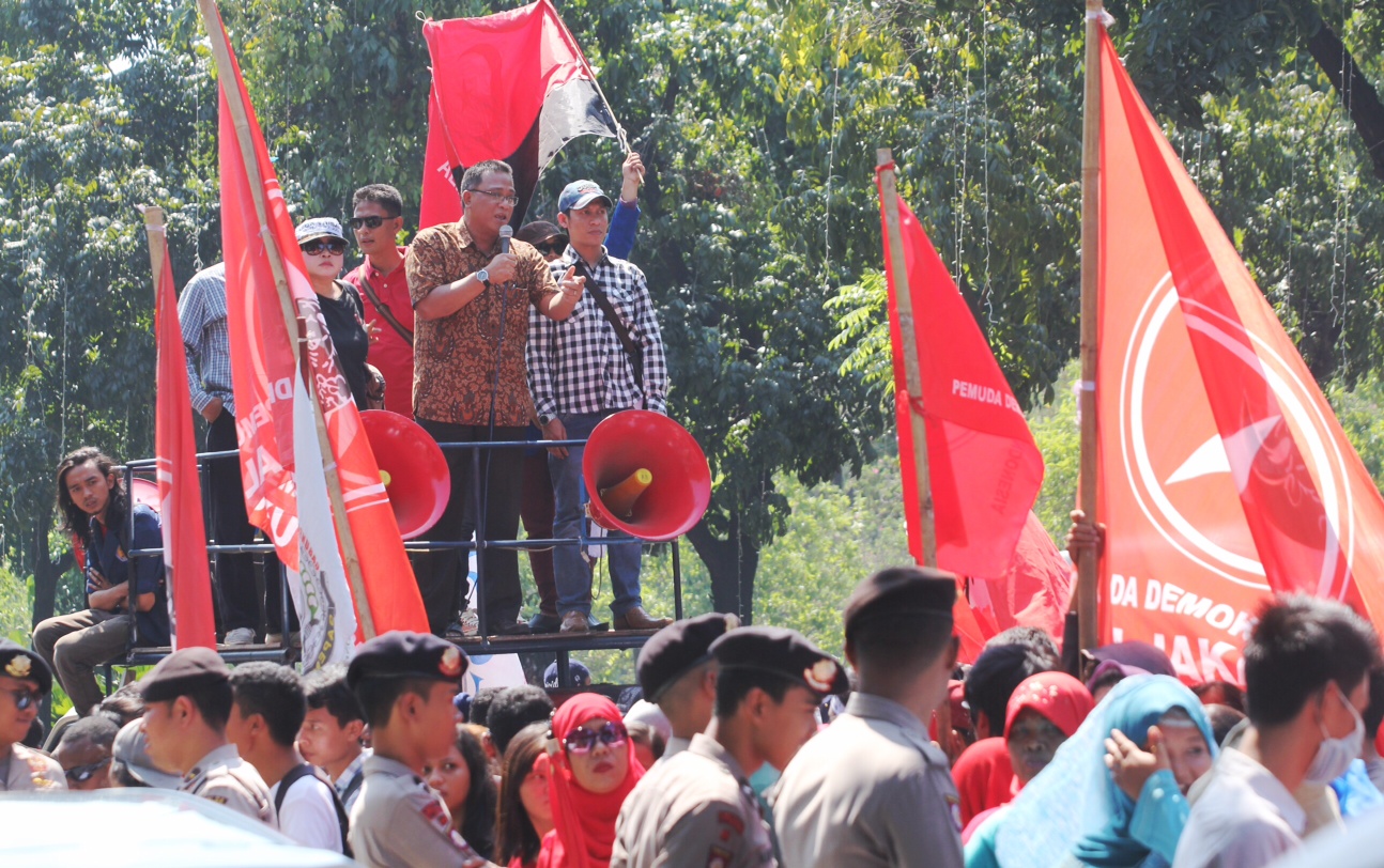 Ketua Umum Konfederasi  Serikat Pekerja Seluruh Indonesia (KSPSI) Jumhur Hidayat berorasi dalam sebuah unjuk rasa di Jakarta, beberapa waktu