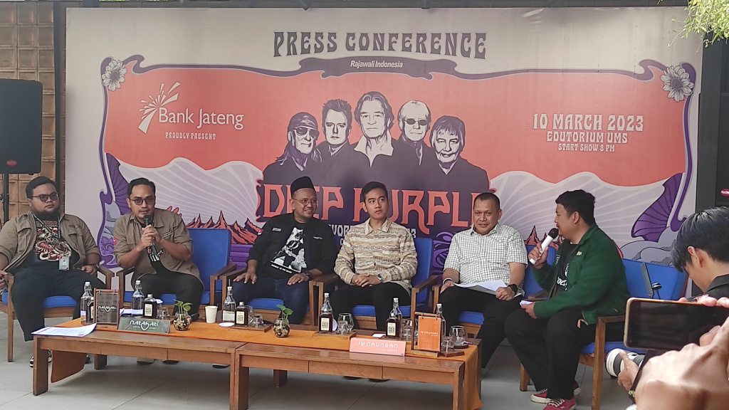 Duet Deep Purple dan God Bless Seri 2 Hangatkan Surakarta