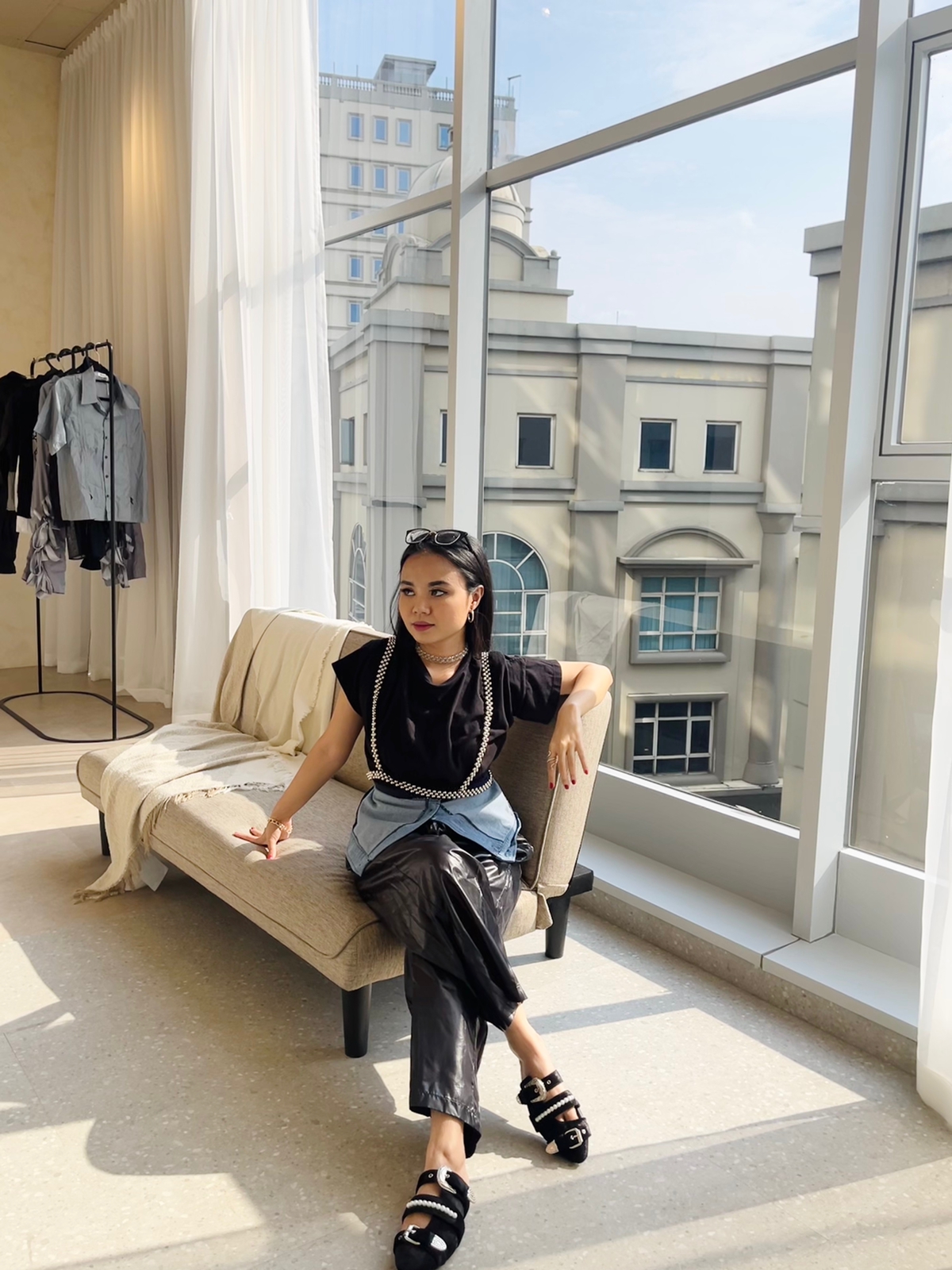 Pebisnis muda asal Kota Bandung Raita Syaumi Emira Rachman menggeluti bidang produksi alas kaki