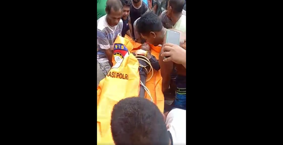 Ketika gempa terjadi, seorang warga Desa Lauran bernama Yoakim, 44, ditemukan rekan-rekannya meninggal dunia saat sedang melaut.