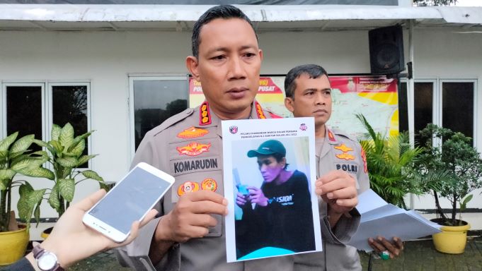 Polres Metro Jakarta Pusat menyebar foto daftar pencarian orang (DPO) pelaku penculikan, Iwan Sumarno.