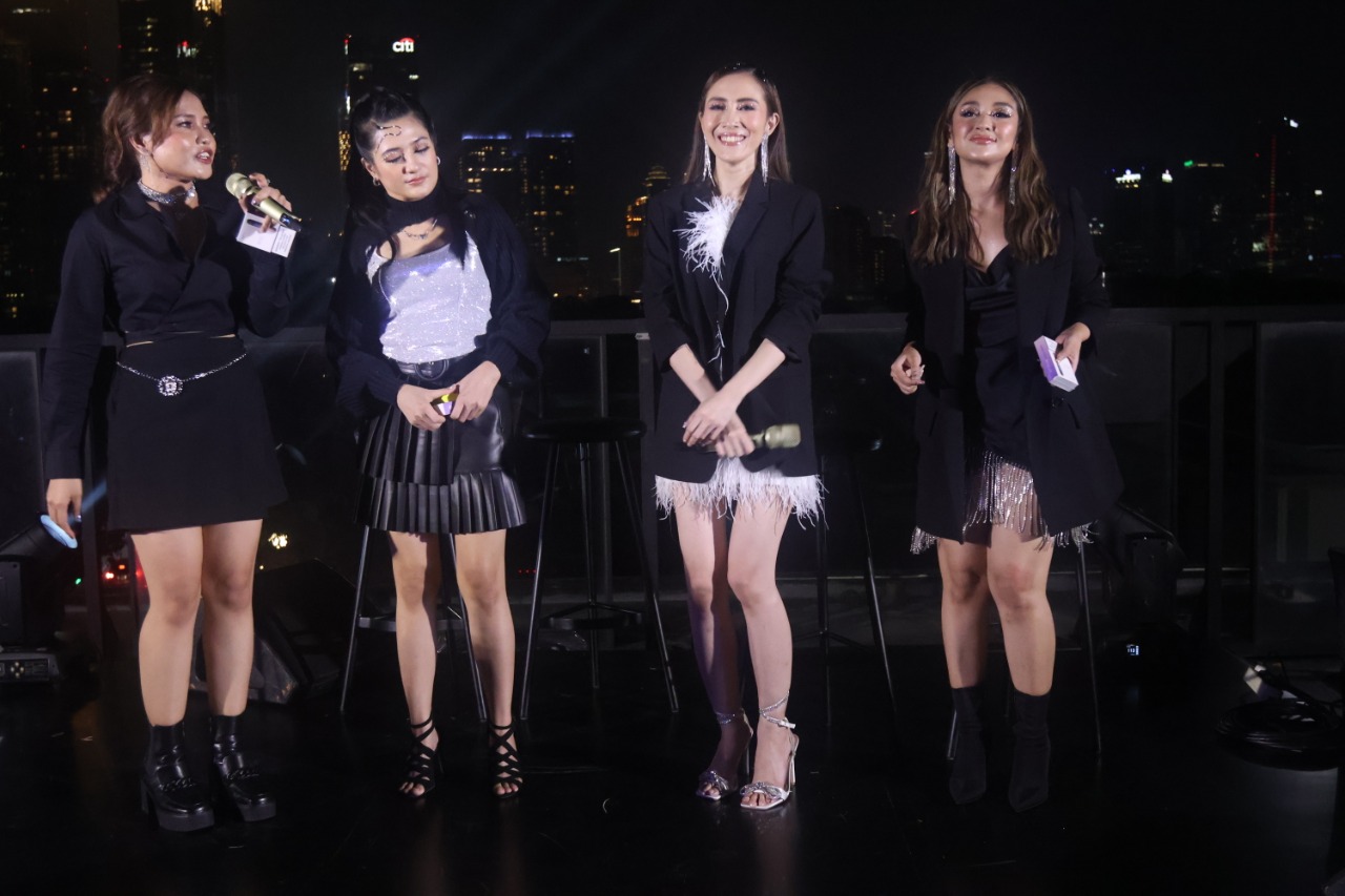 Grup musik Super Girlies secara resmi menyatakan kembali ke kancah dunia musik Indonesia dan bermetamorfosisi dengan nama 