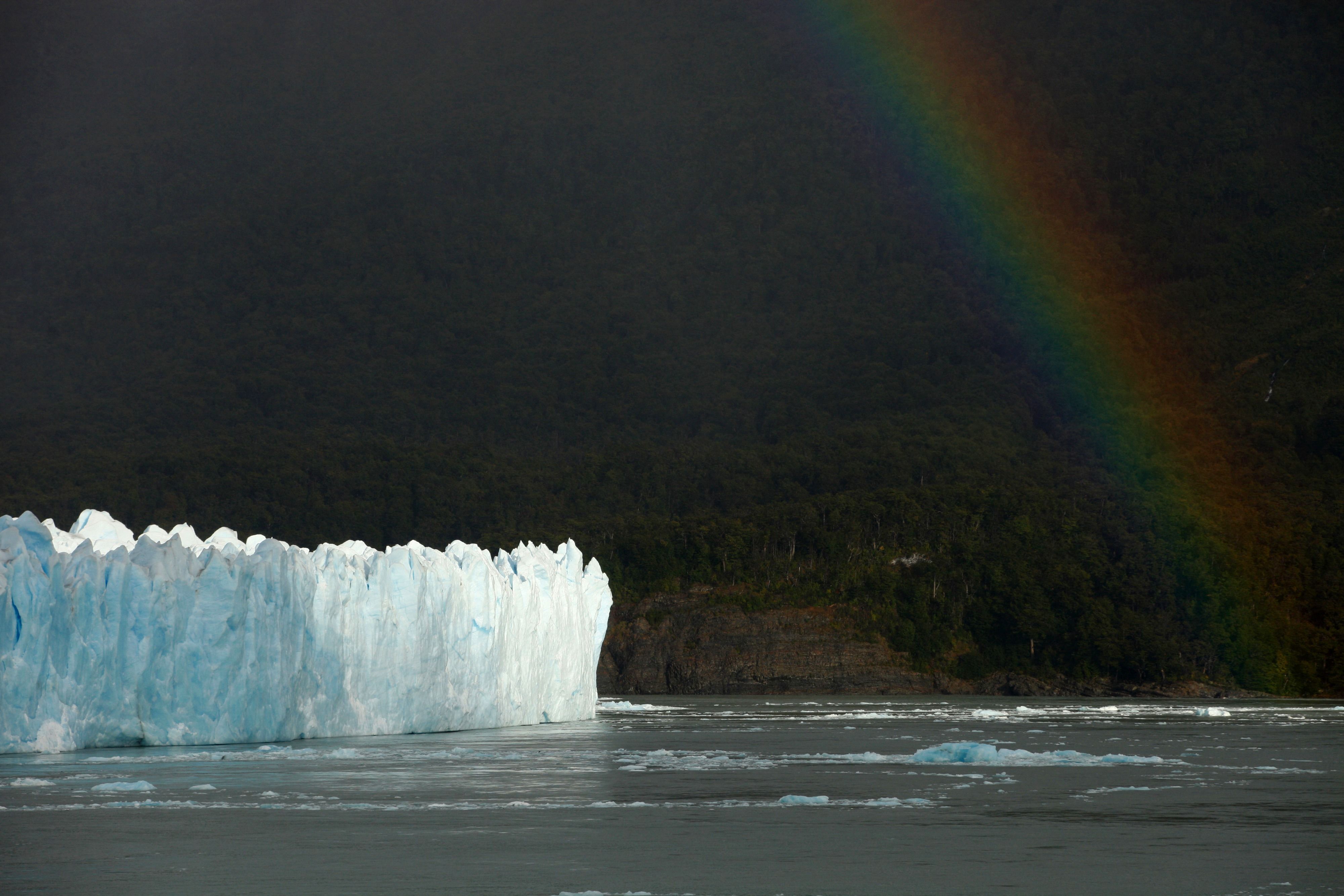 Potret bongkahan es di wilayah perairan Argentina.