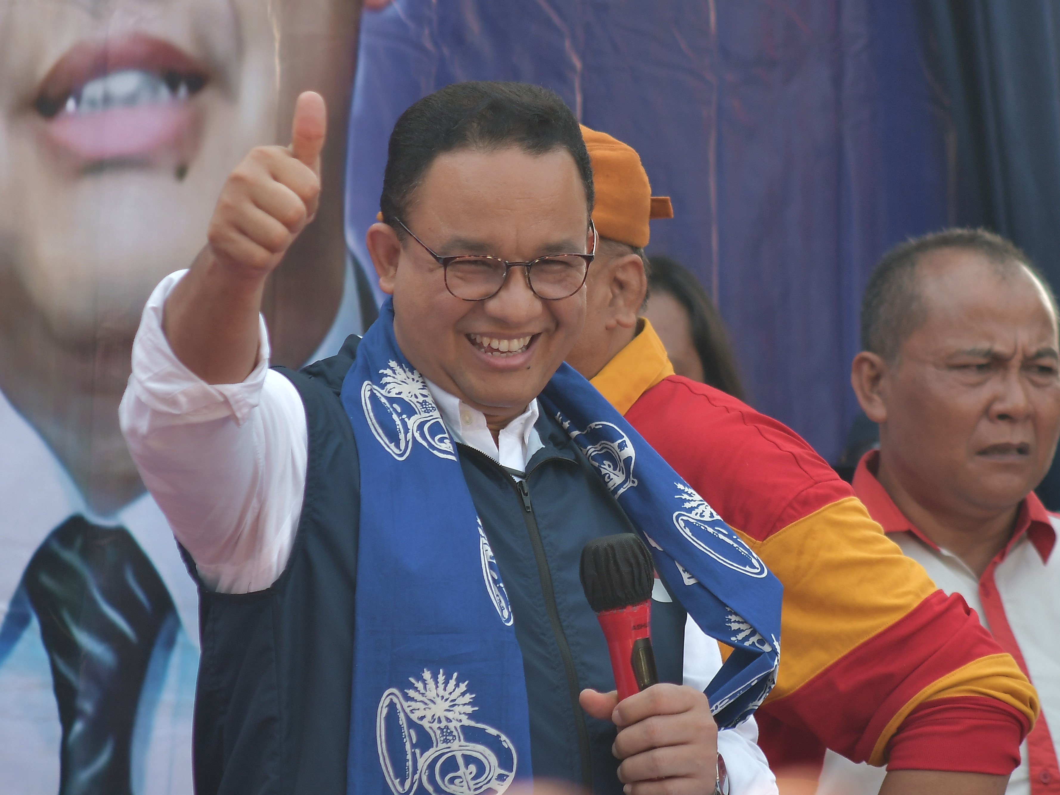 Bakal calon presiden dari Partai Nasdem, Anies Baswedan, menyampaikan pidato kebangsaan di Tarumajaya, Kabupaten Bekasi, Jawa Barat.