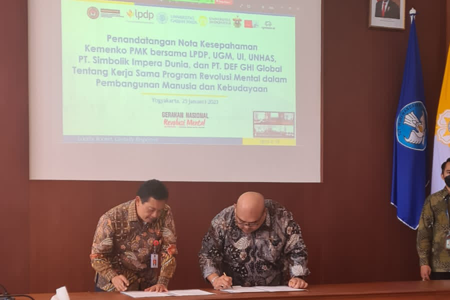 Penandatanganan perjanjian kerja sama terkait upaya pemanfaatan aplikasi Digital Parenting Ruang Digital Keluarga.