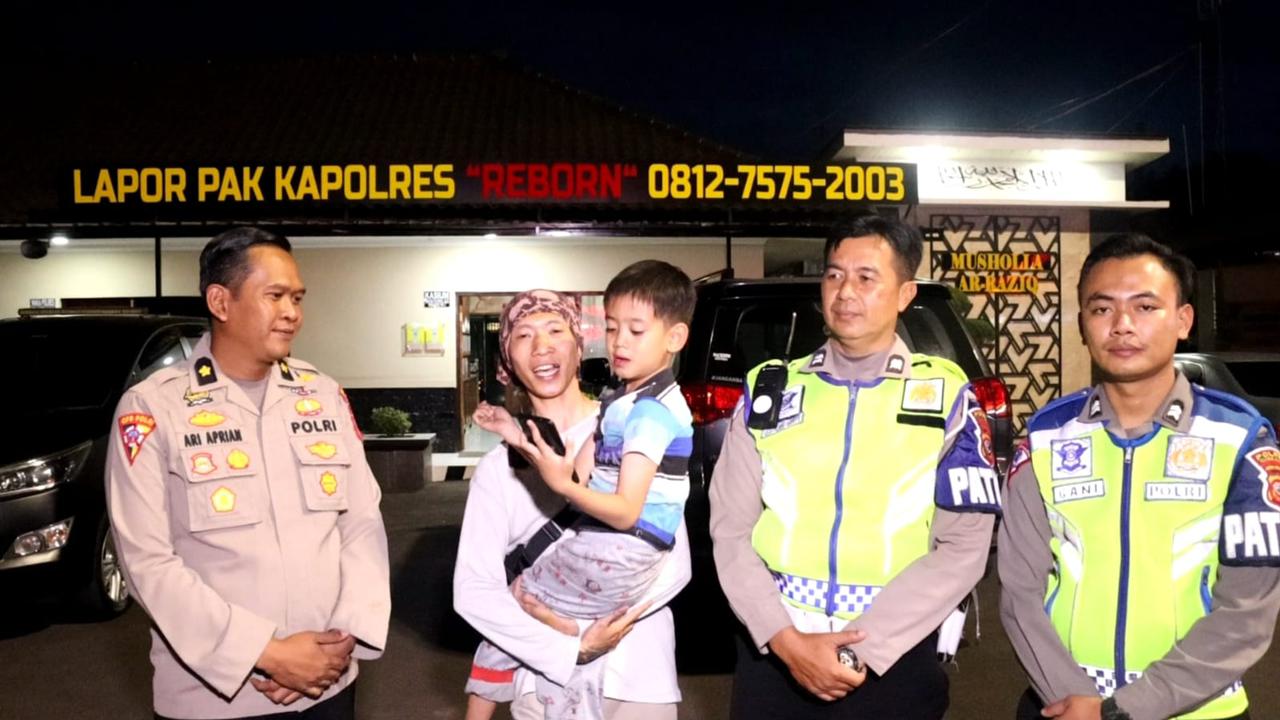 Mikal yang sempat hilang dan akhirnya bisa kembali ke pelukan keluarga