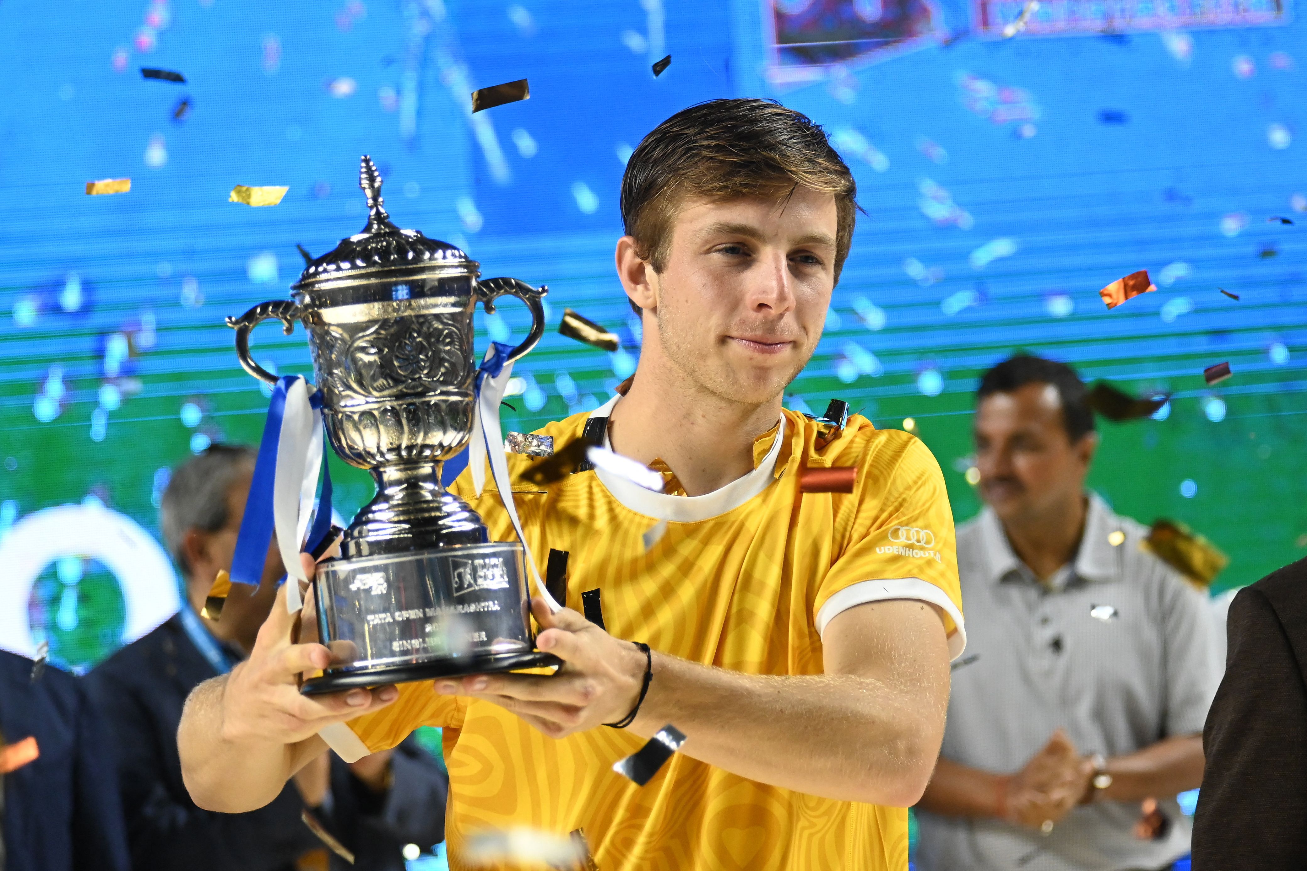 Petenis Belanda Tallon Griekspoor usai menjadi juara di Pune Terbuka