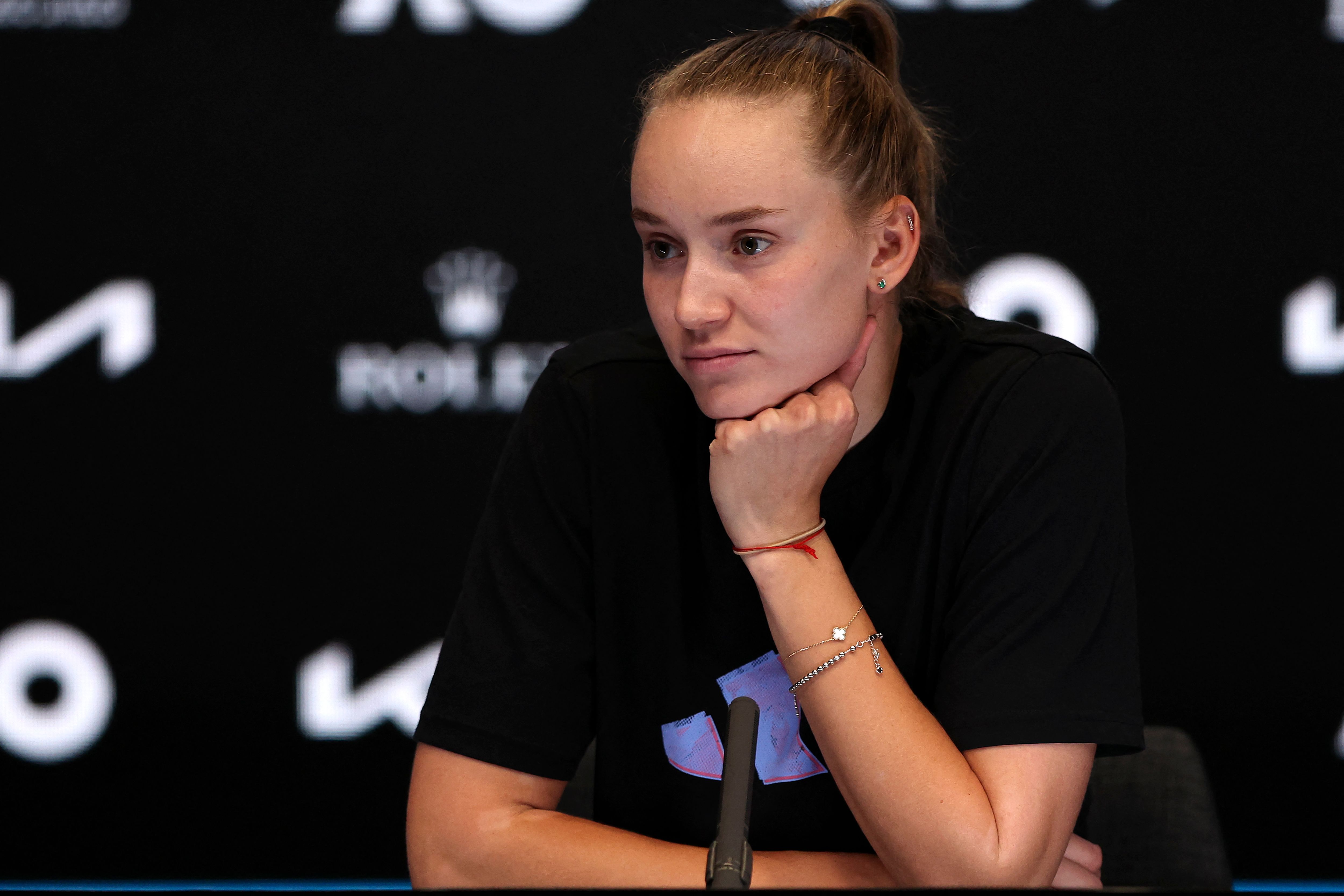 Petenis Kazakhstan Elena Rybakina berbicara kepada wartawan selepas laga final Australia Terbuka.