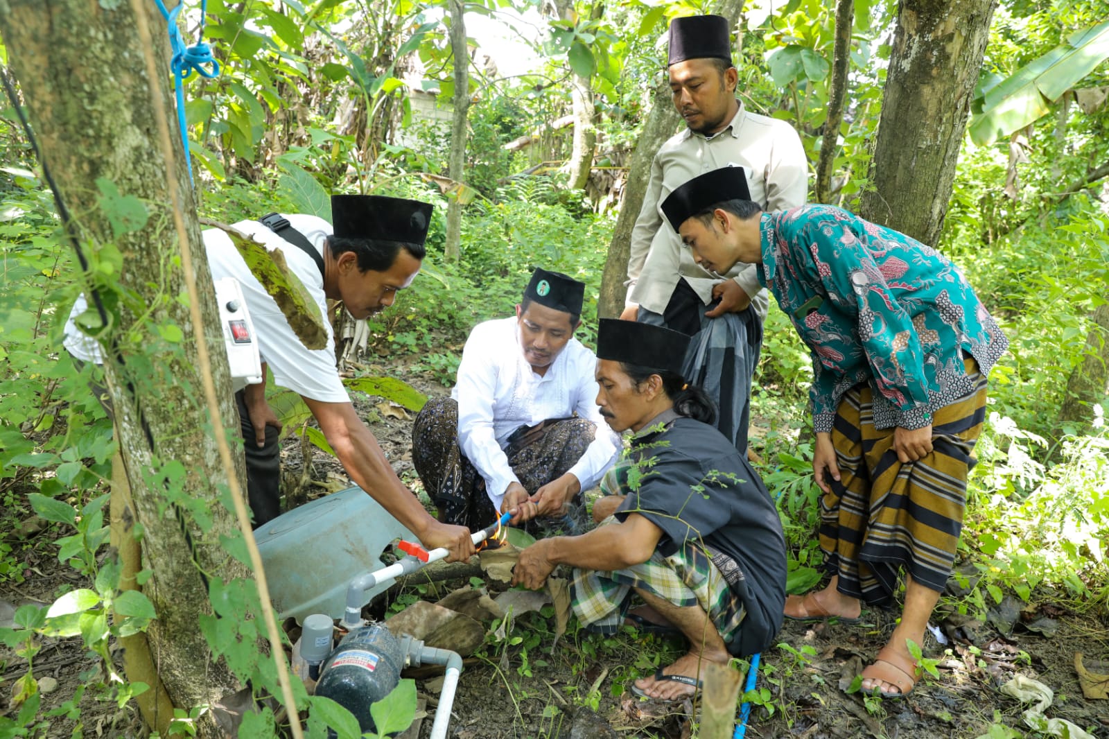 Bantuan sumur bor dan pembangunan tempat wudu dari relawan Kiai Muda Jatim, sudah bisa dinikmati warga Desa Sambong, Kab. Bojonegoro, Senin 