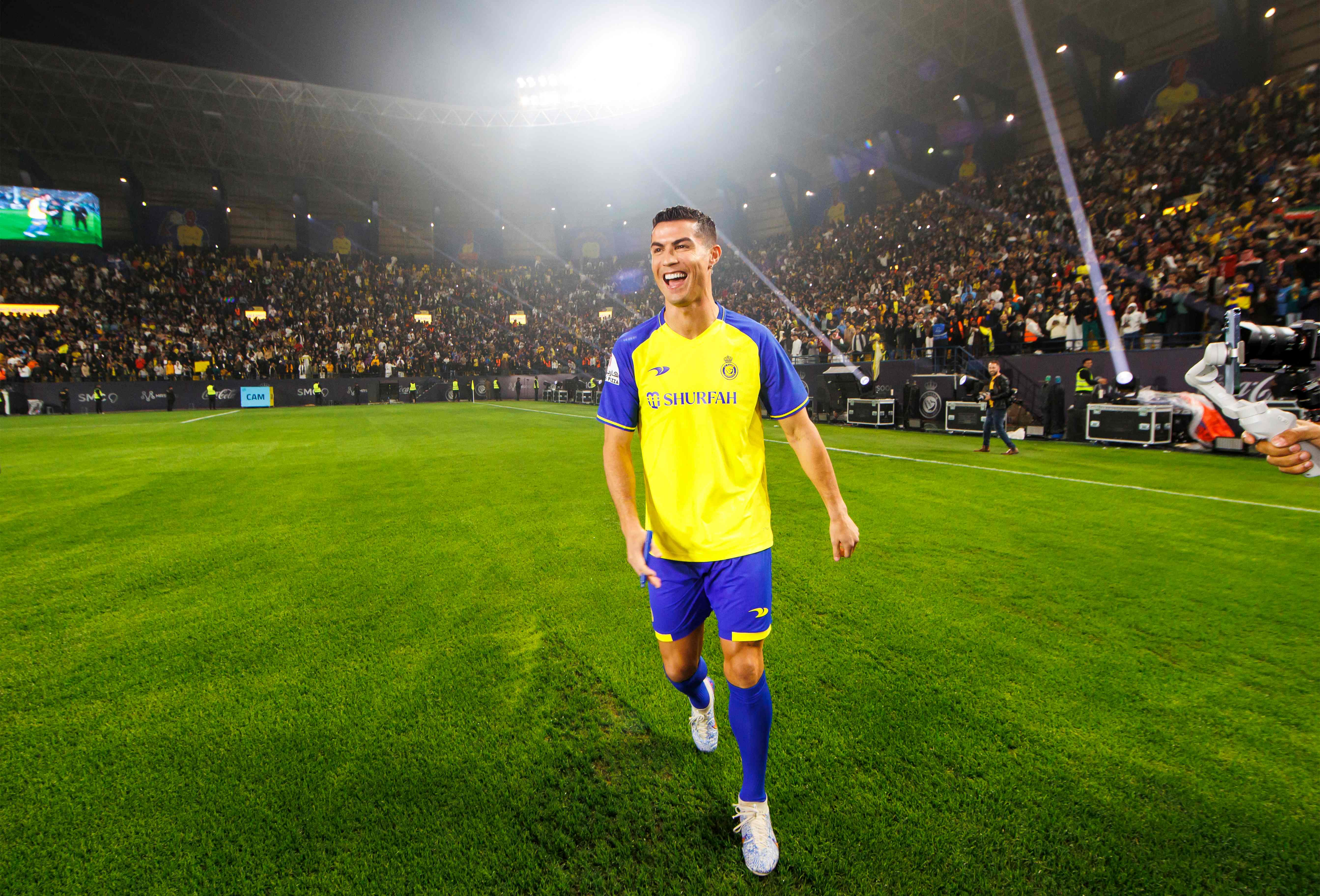 Cristiano Ronaldo saat diperkenalkan sebagai pemain Al Nassr.